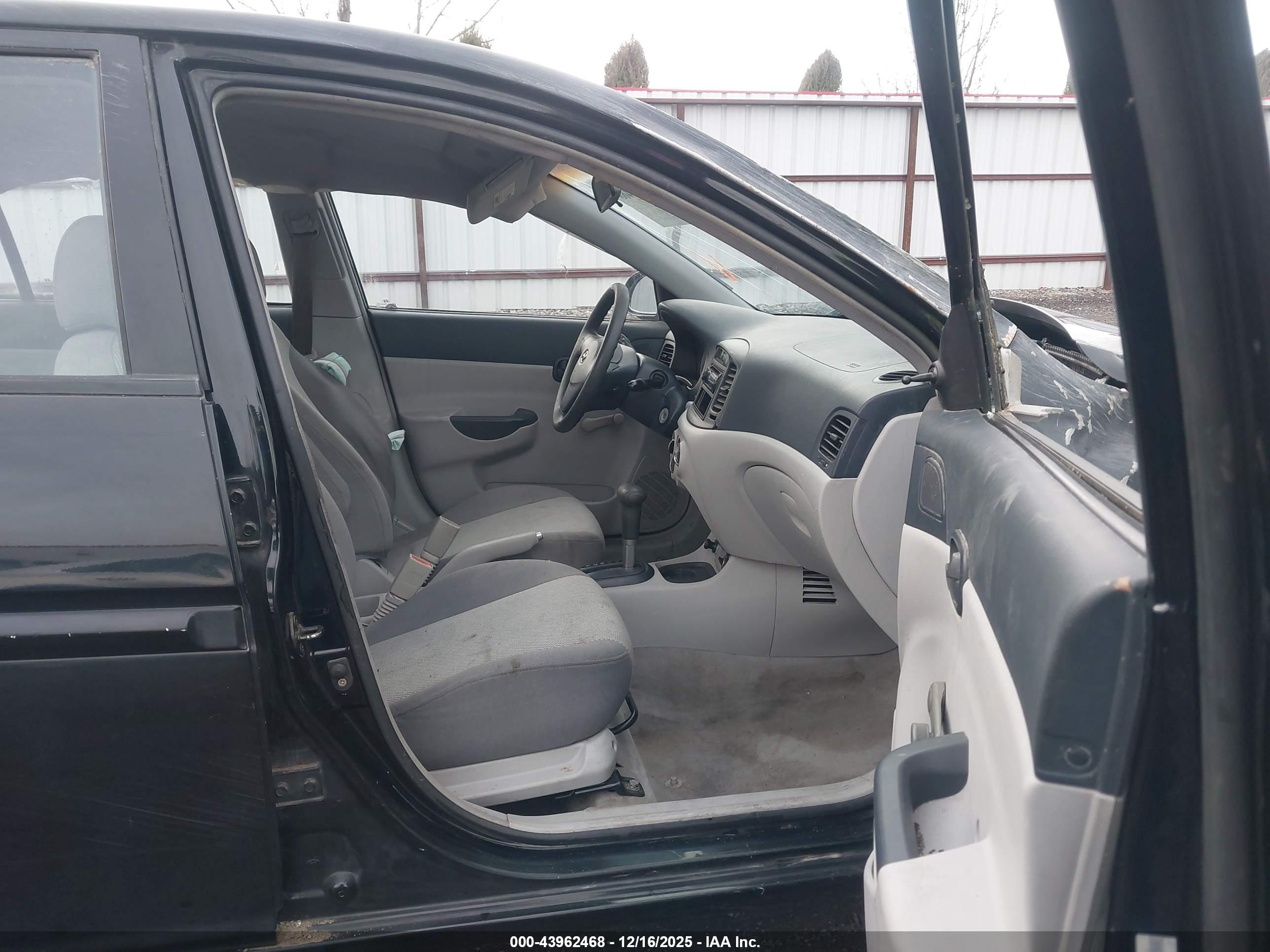 HYUNDAI ACCENT image 5