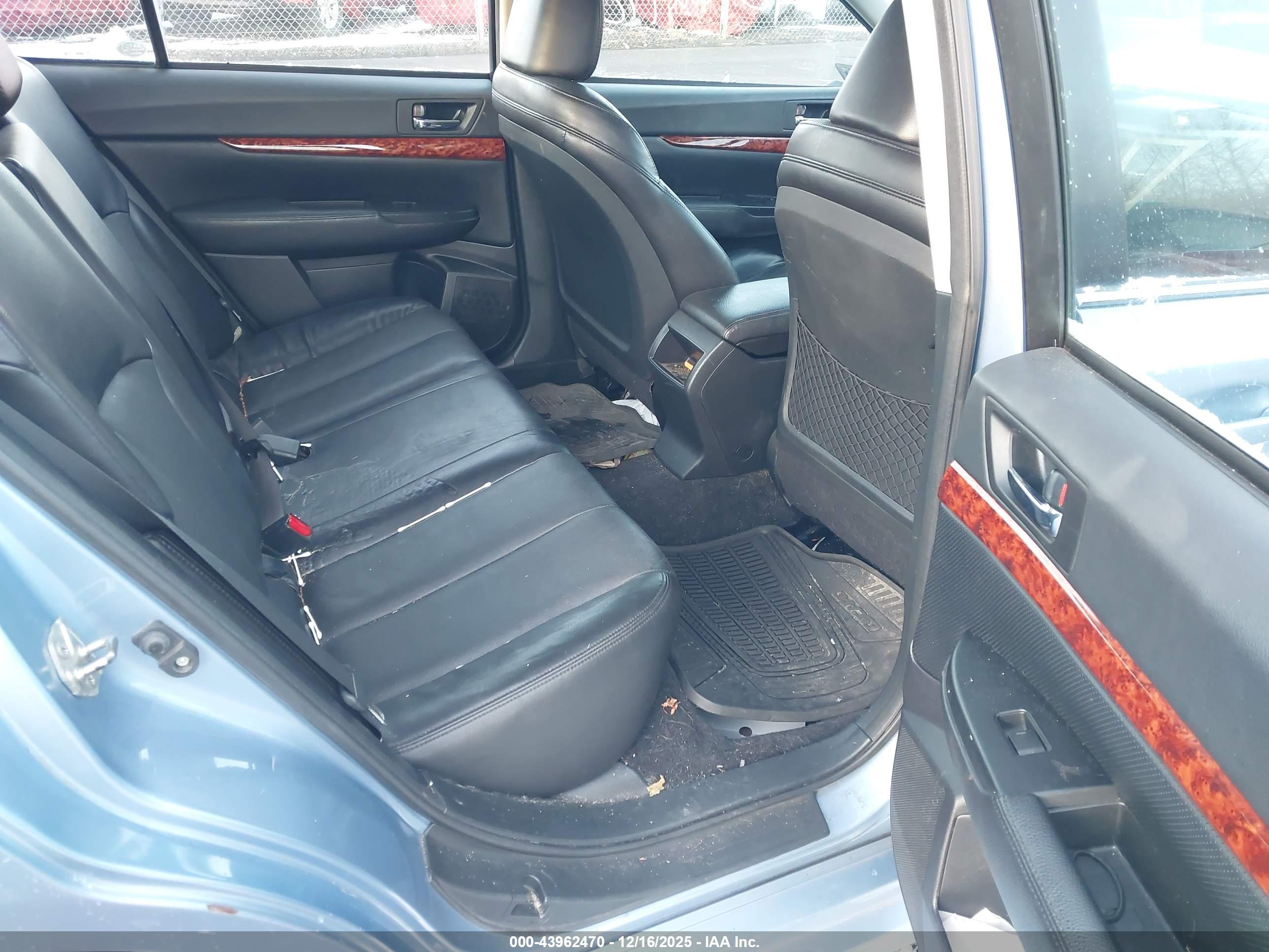 SUBARU LEGACY image 8