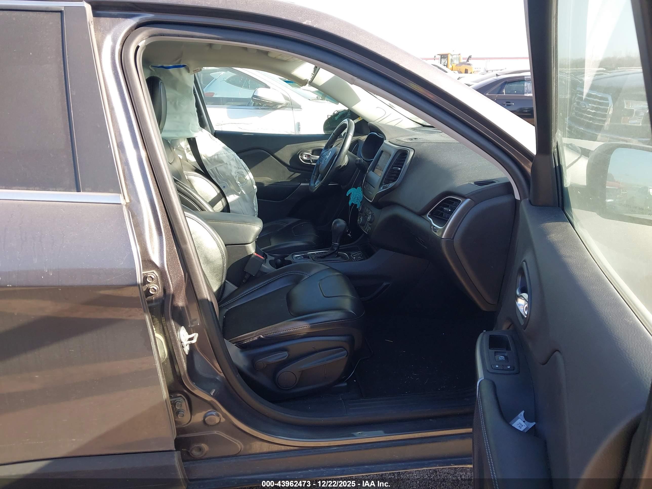 JEEP CHEROKEE image 5