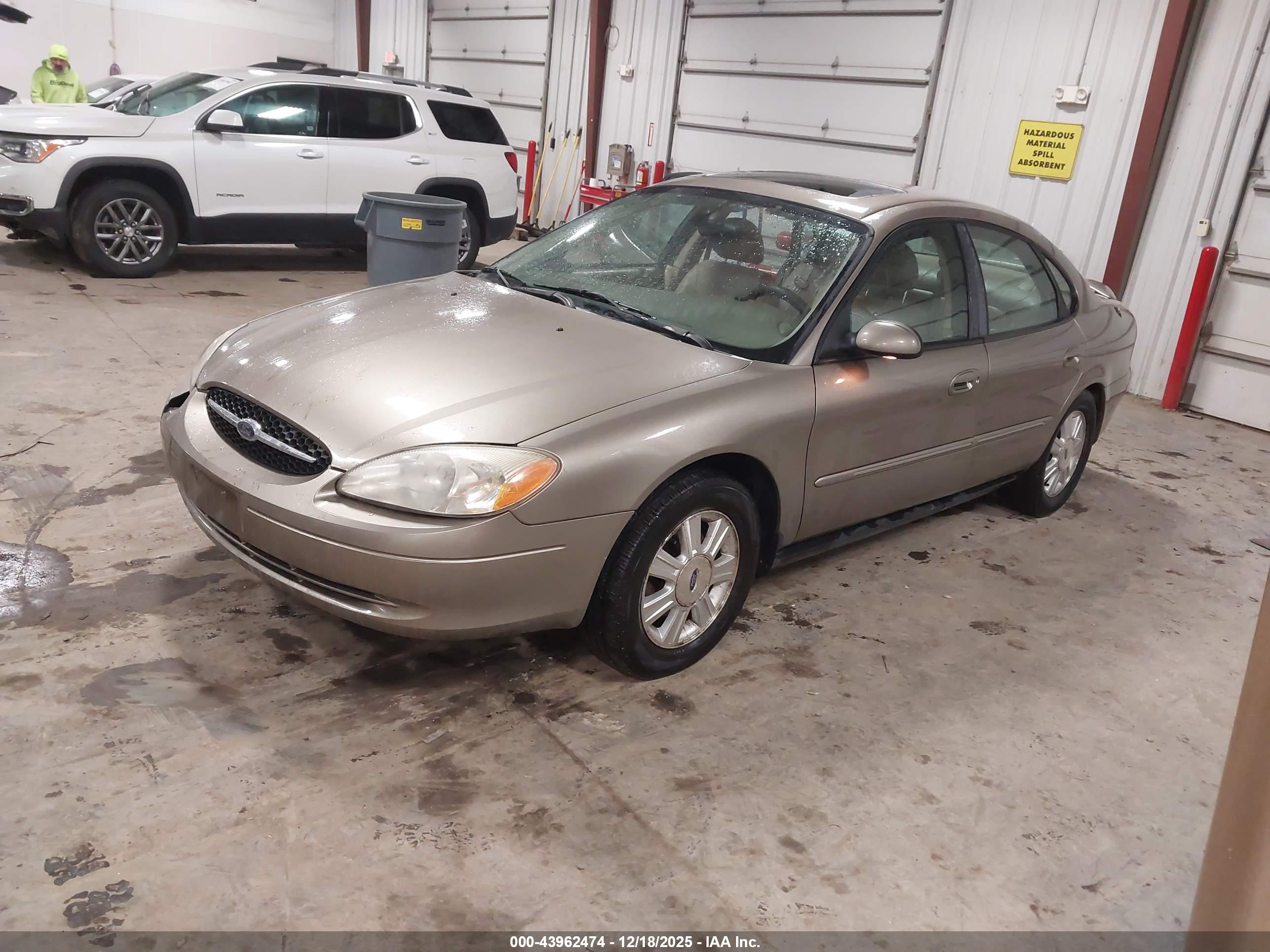 FORD TAURUS image 2
