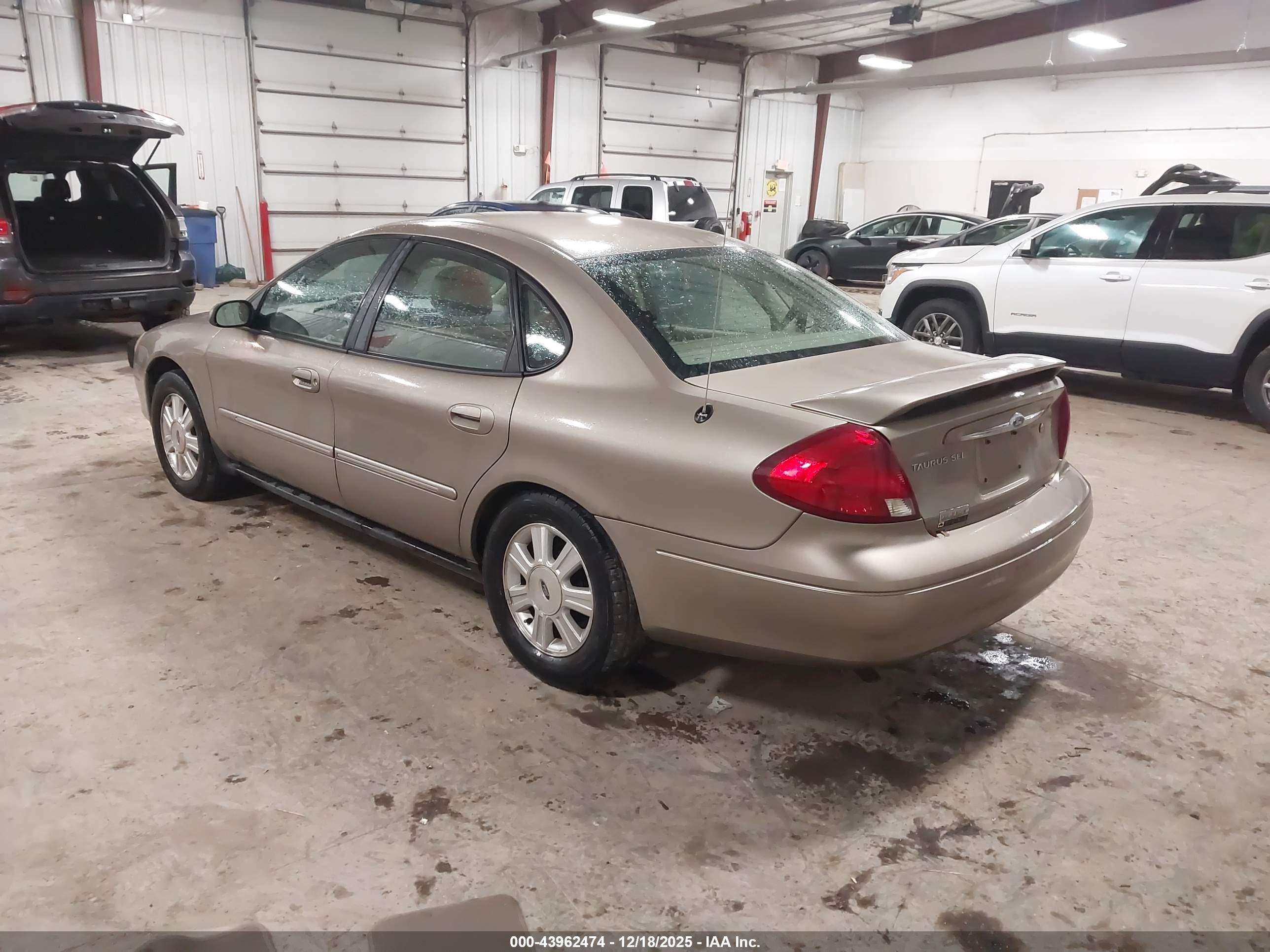 FORD TAURUS image 3