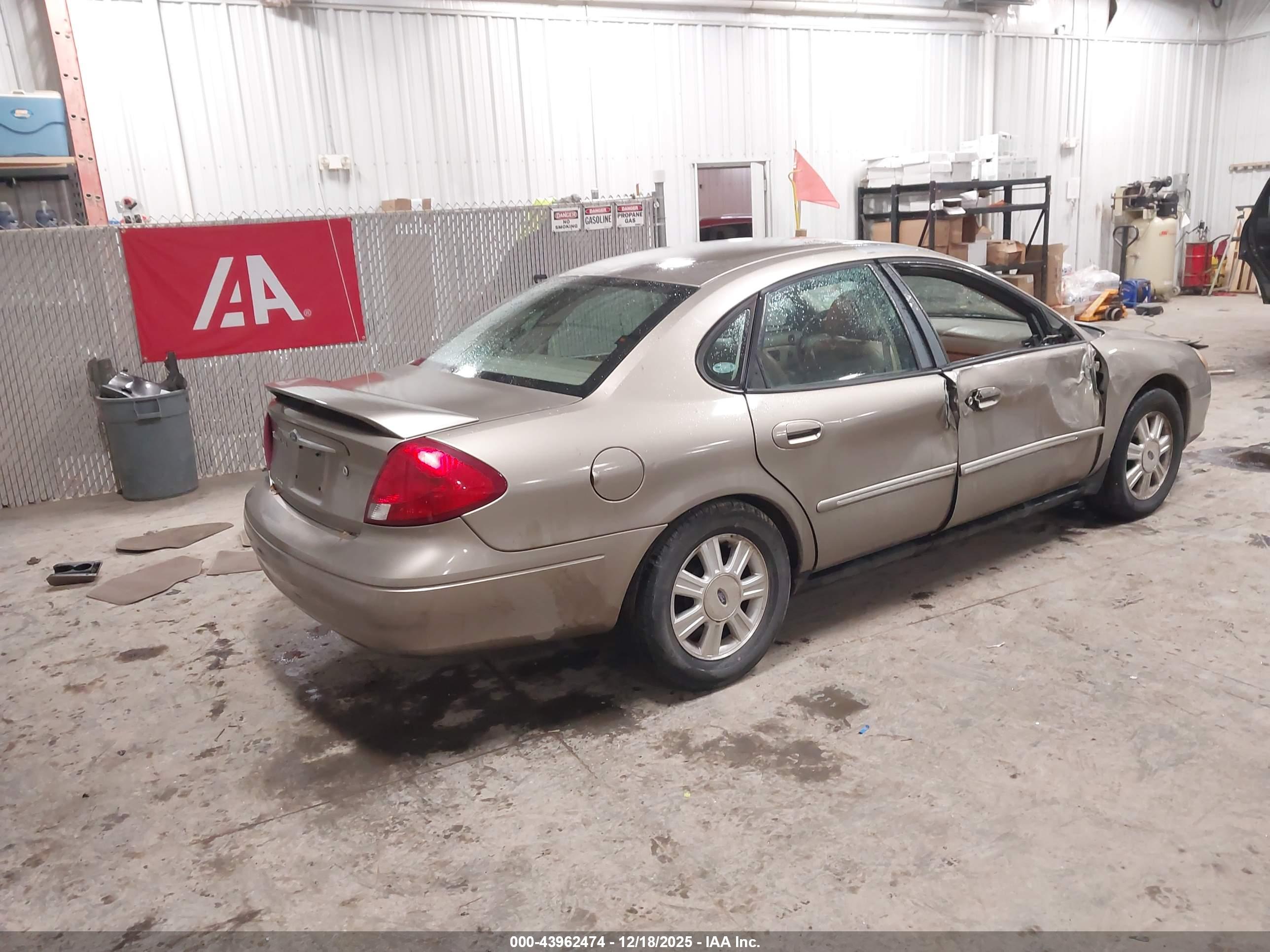 FORD TAURUS image 4