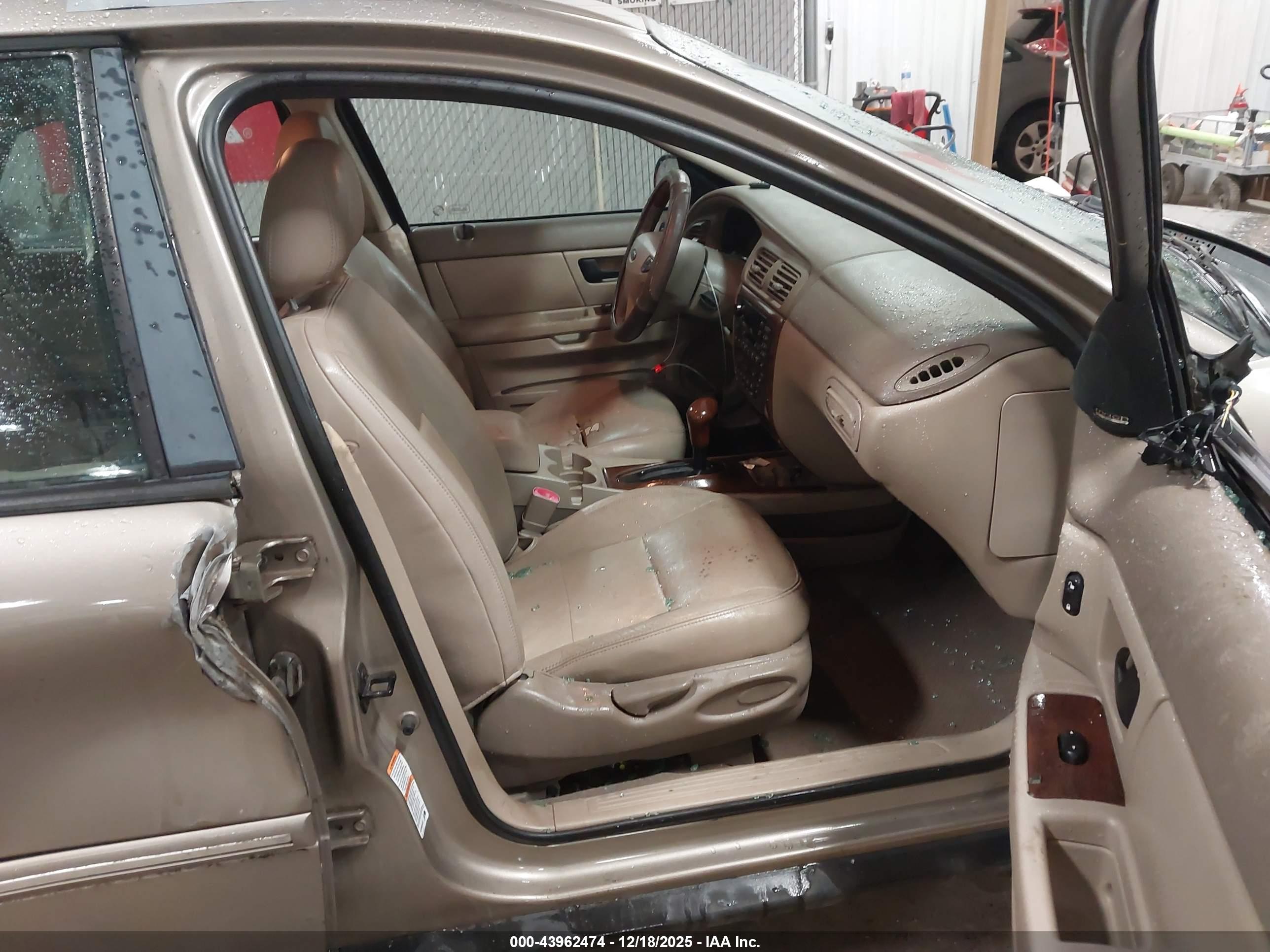 FORD TAURUS image 5