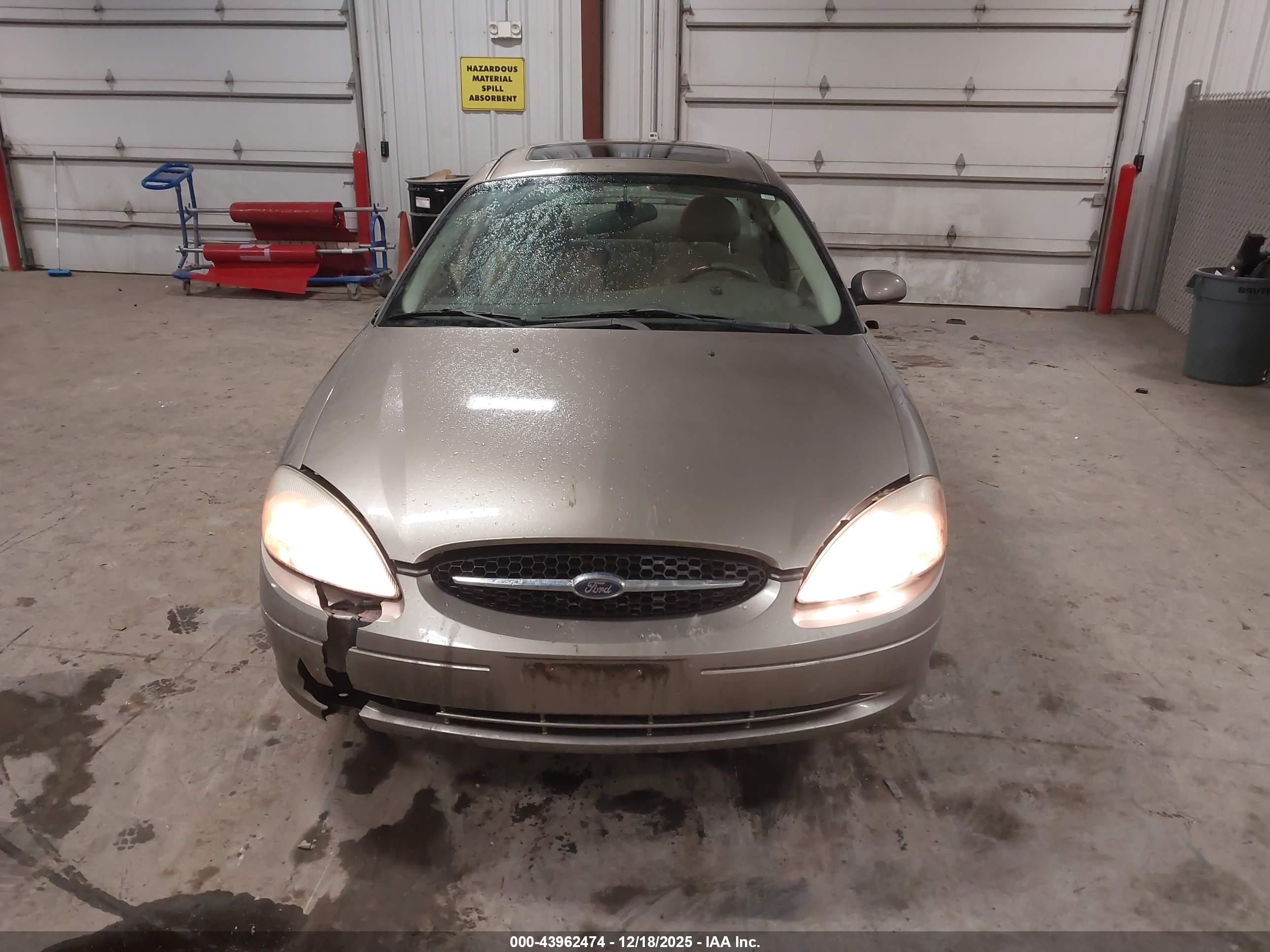 FORD TAURUS image 6