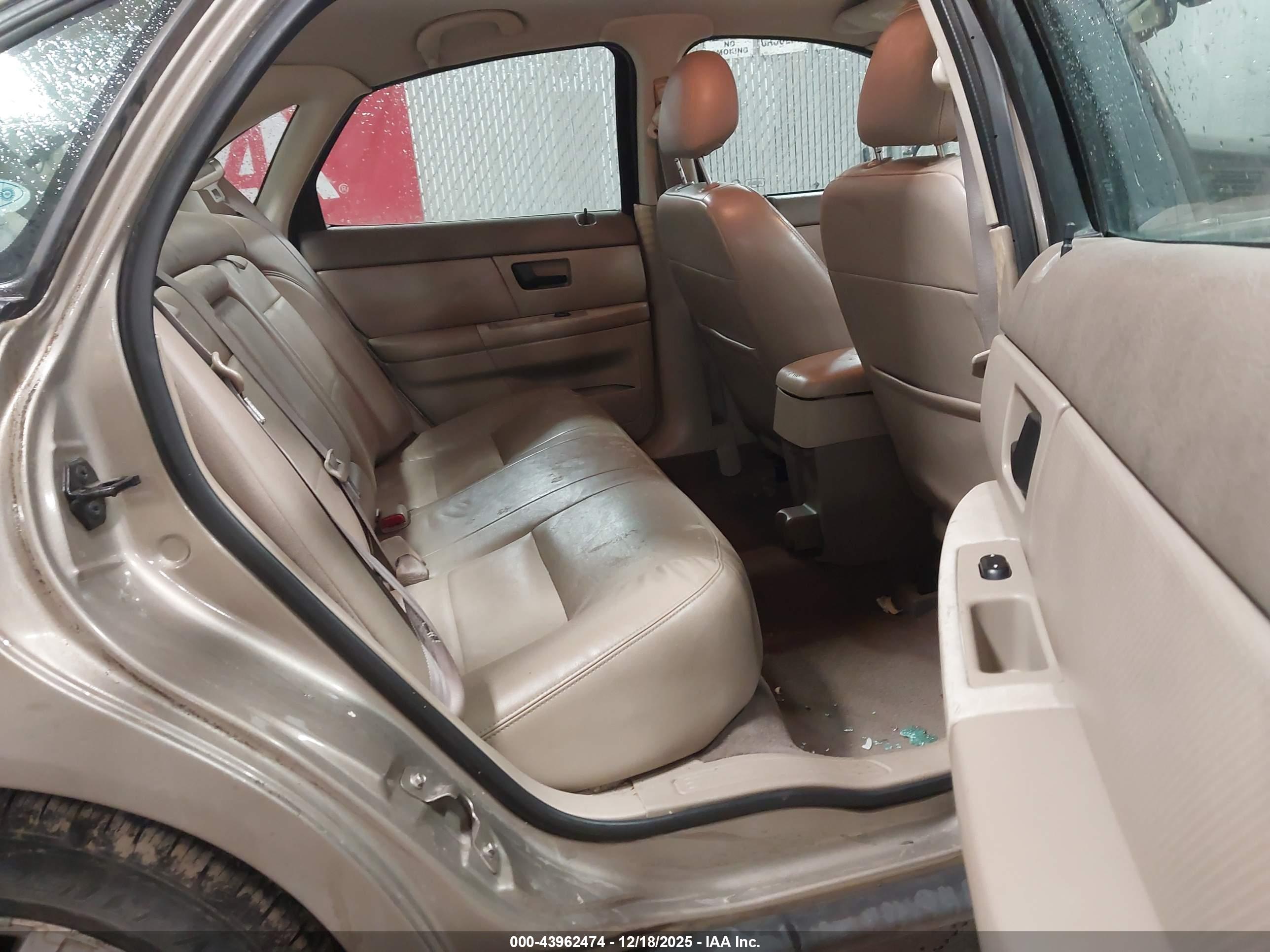 FORD TAURUS image 8