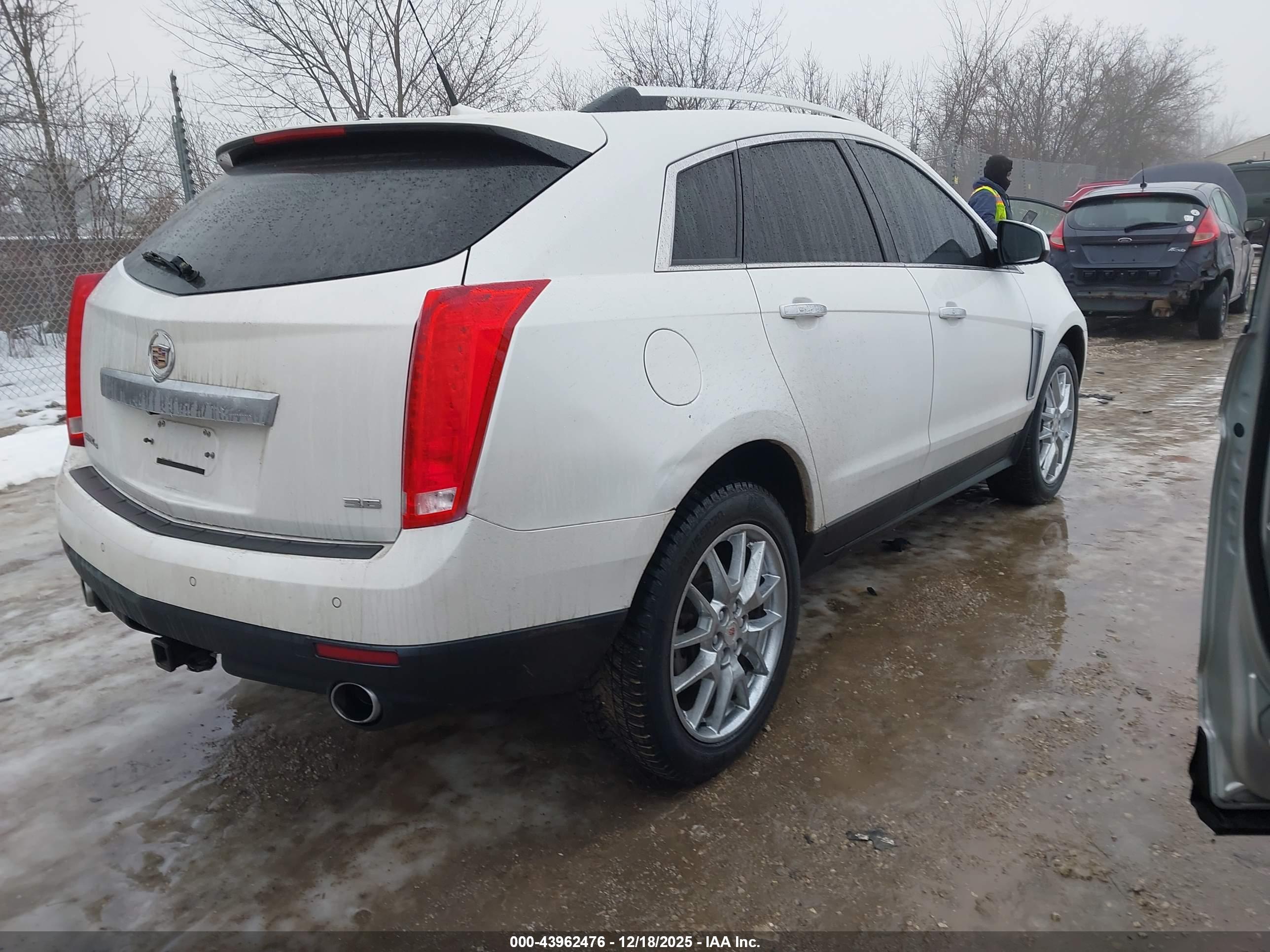 CADILLAC SRX image 4