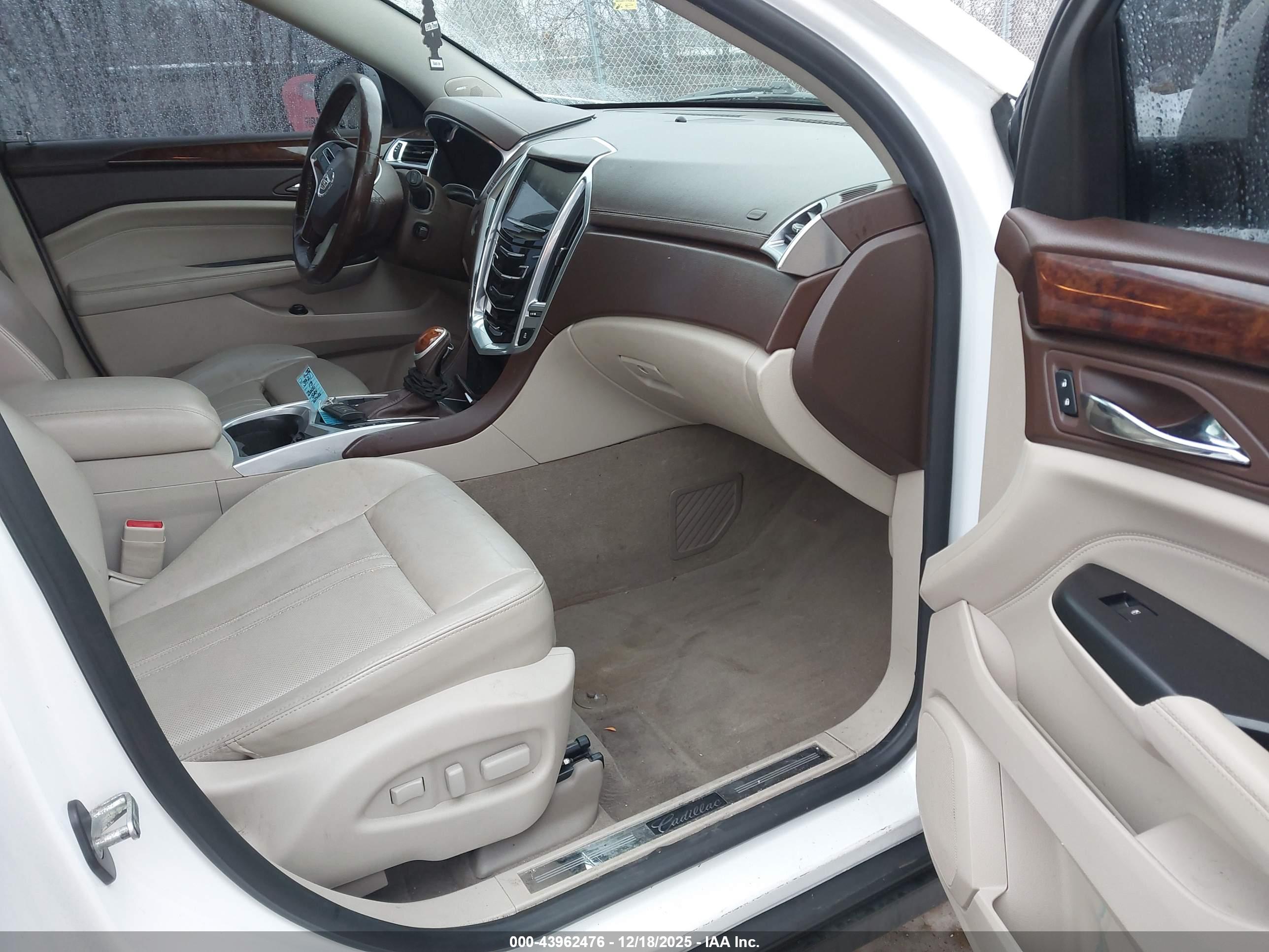 CADILLAC SRX image 5
