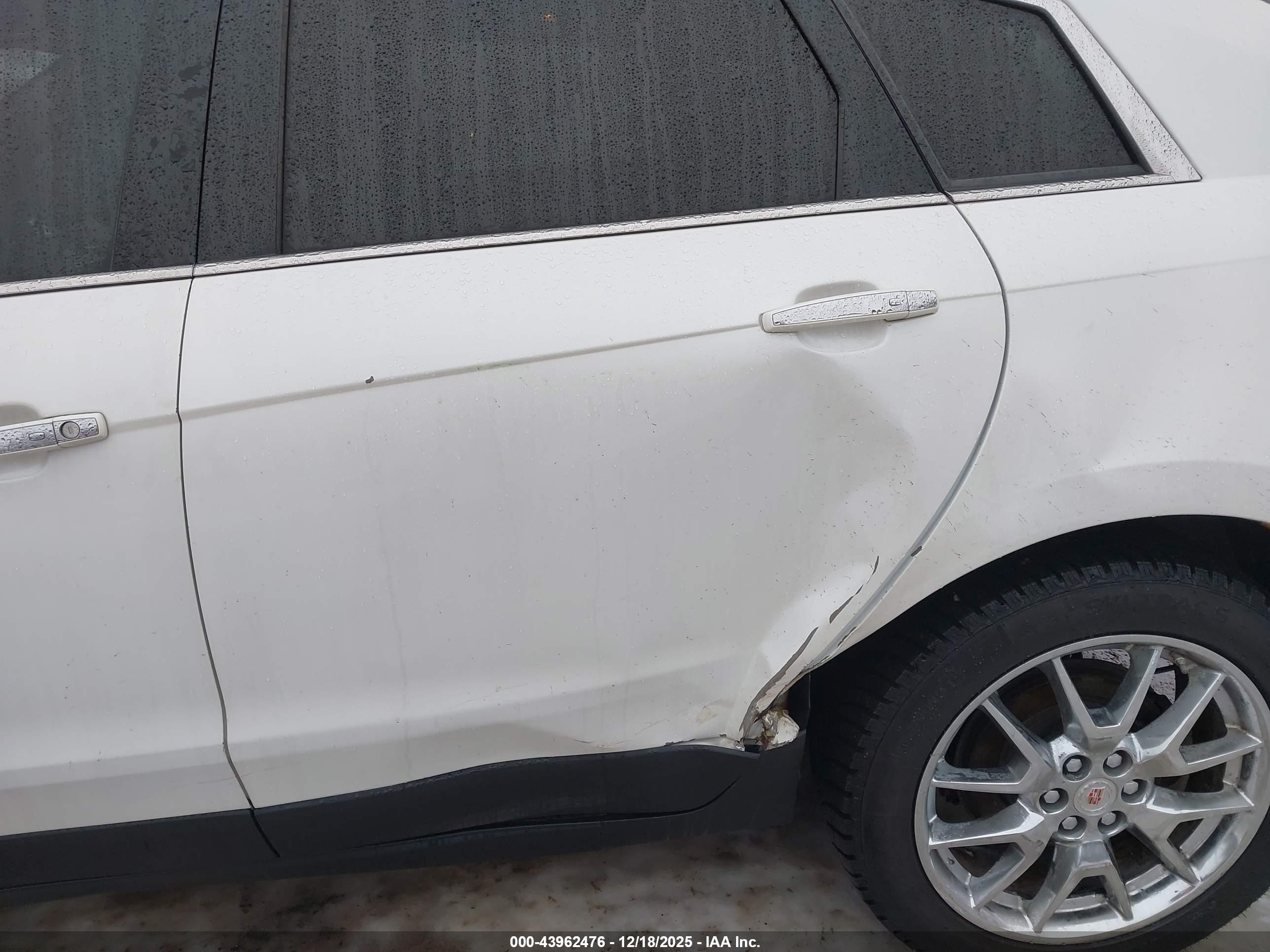 CADILLAC SRX image 6
