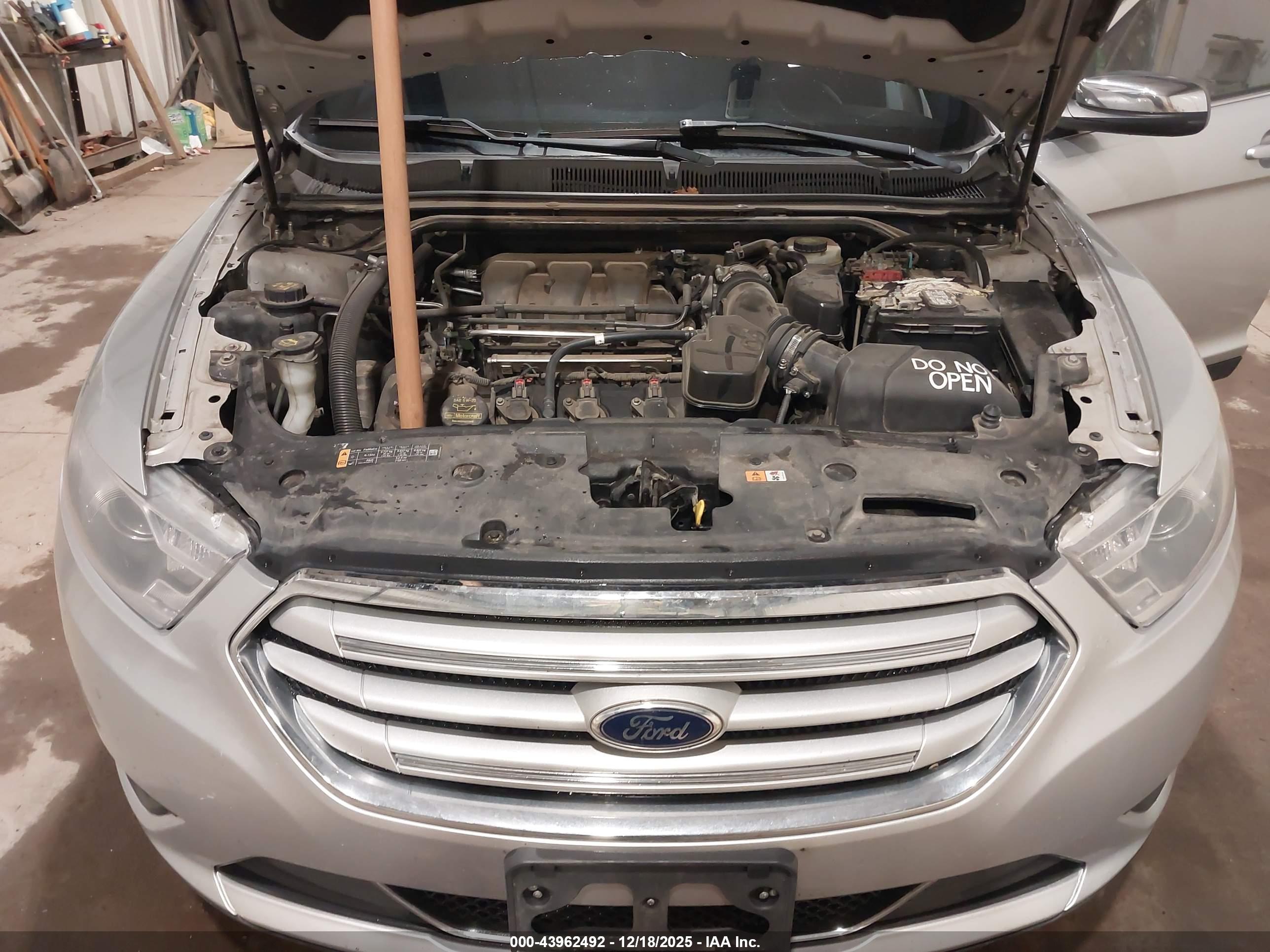 FORD TAURUS image 10