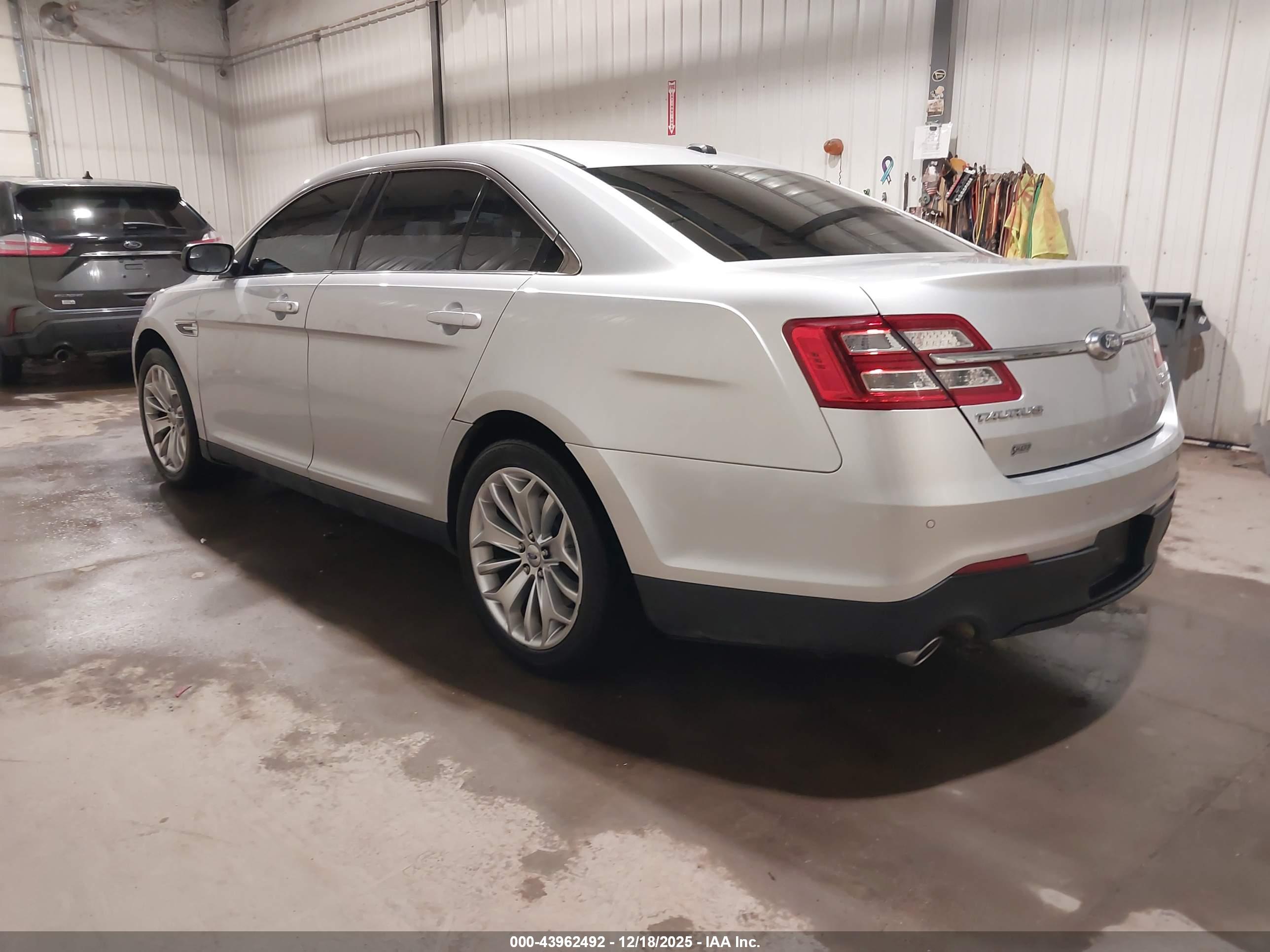 FORD TAURUS image 3