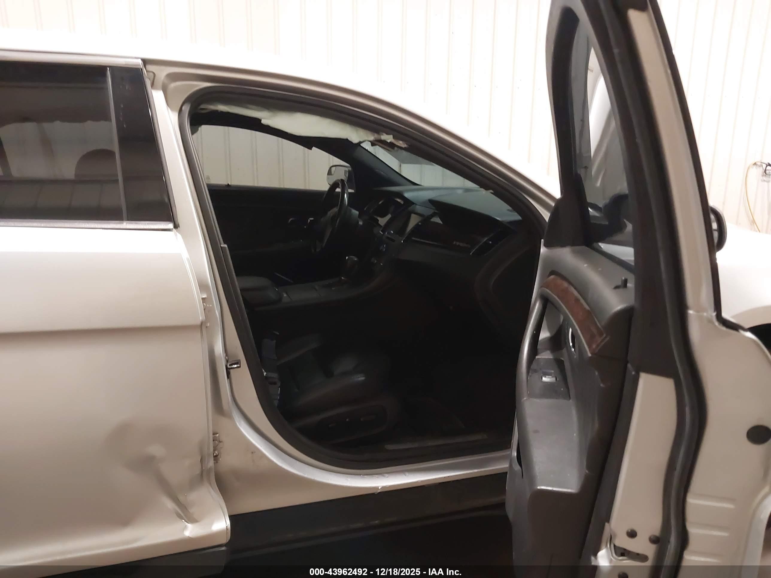 FORD TAURUS image 5
