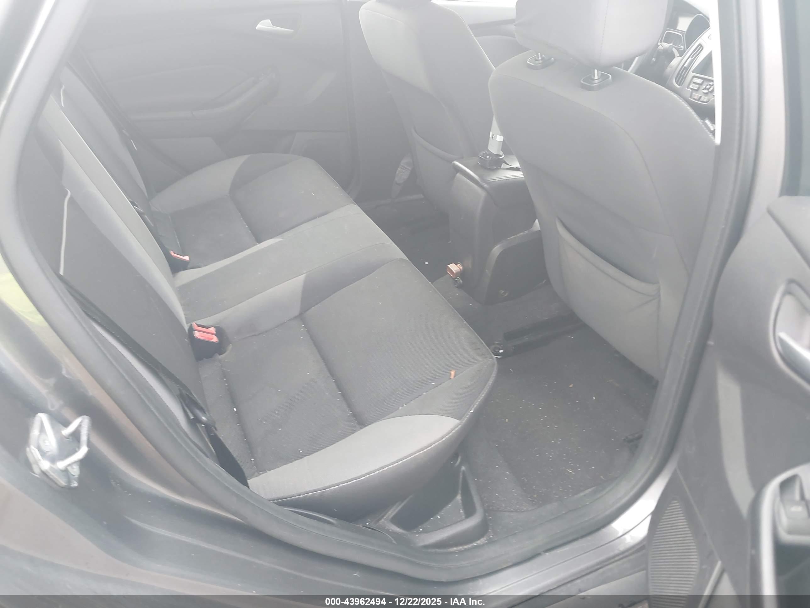 FORD FOCUS image 8