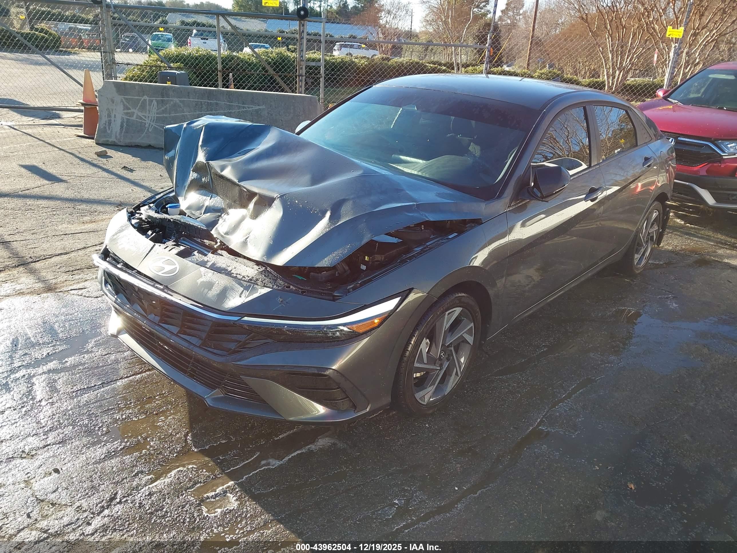HYUNDAI ELANTRA image 2