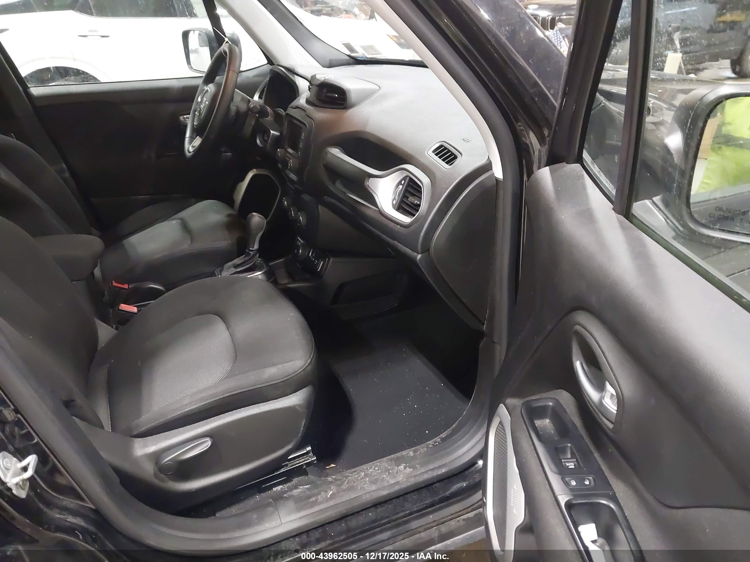 JEEP RENEGADE image 5
