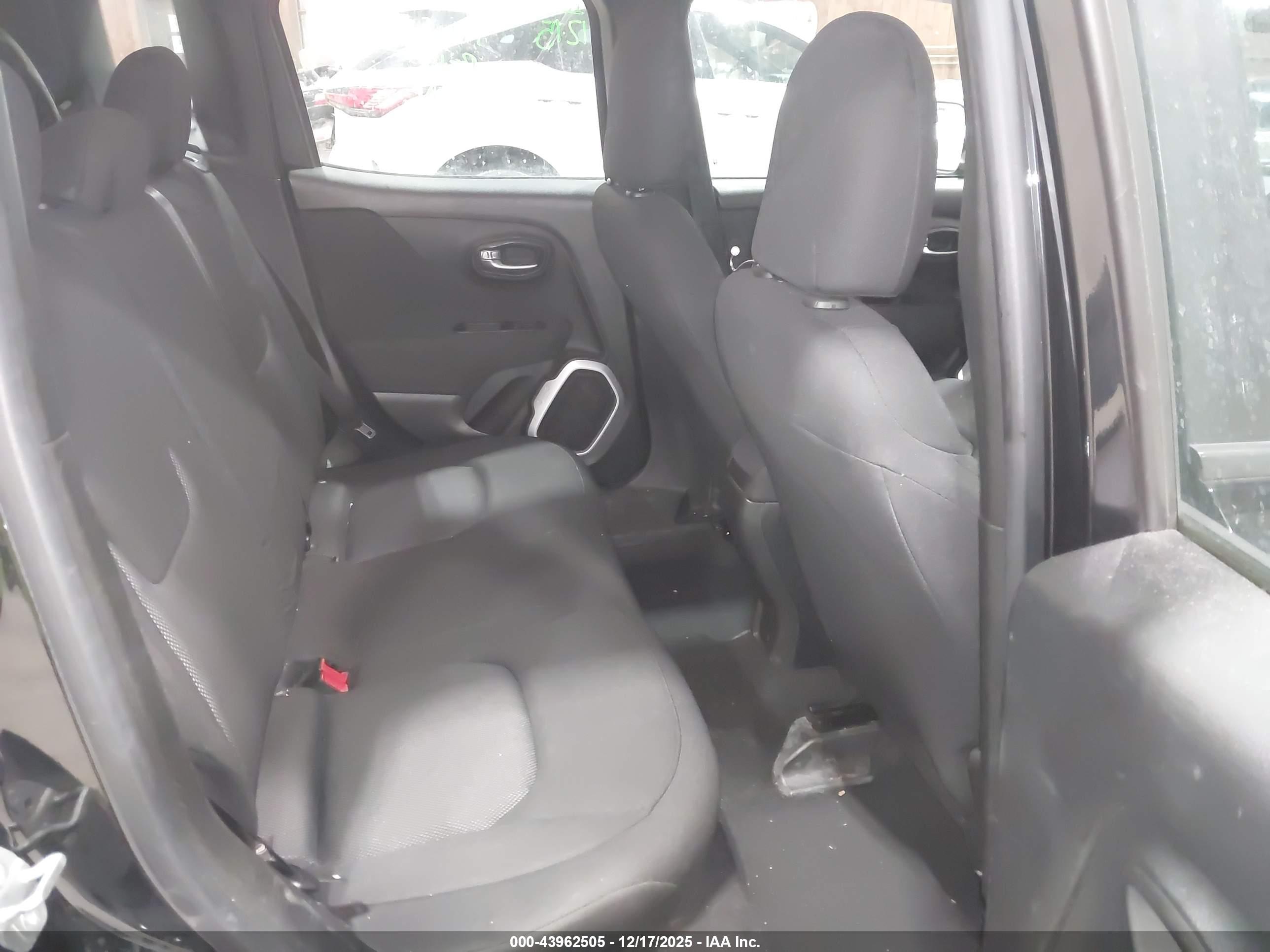 JEEP RENEGADE image 8