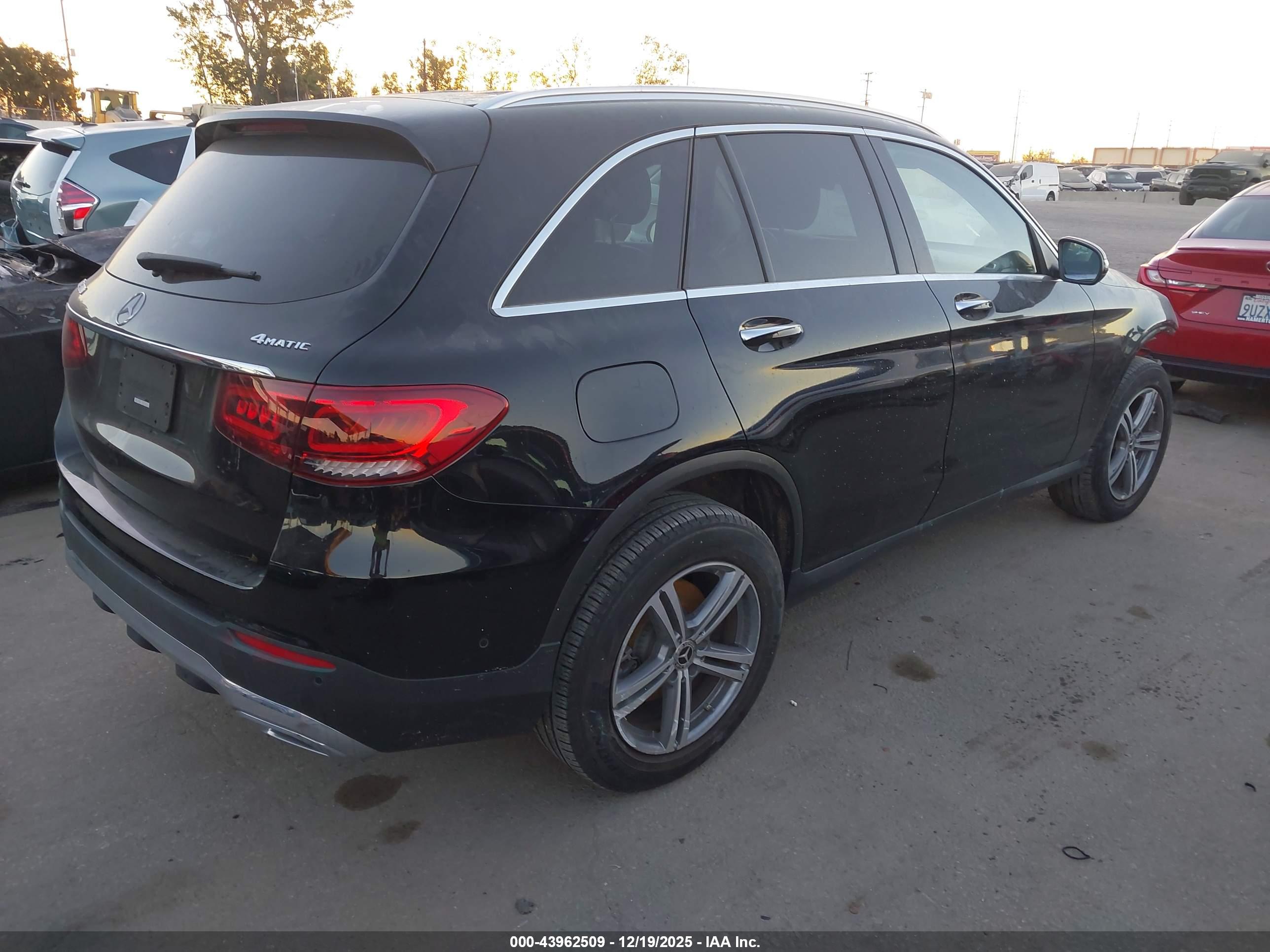 MERCEDES-BENZ GLC image 4