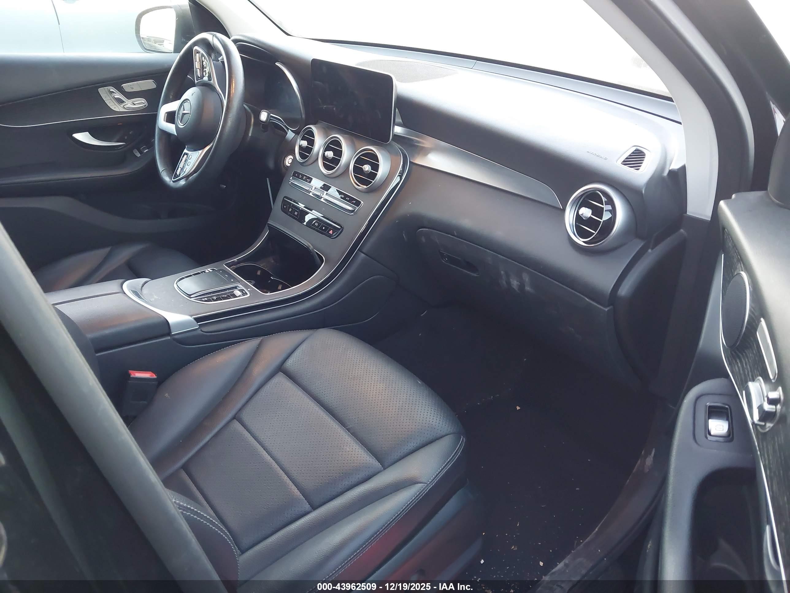 MERCEDES-BENZ GLC image 5