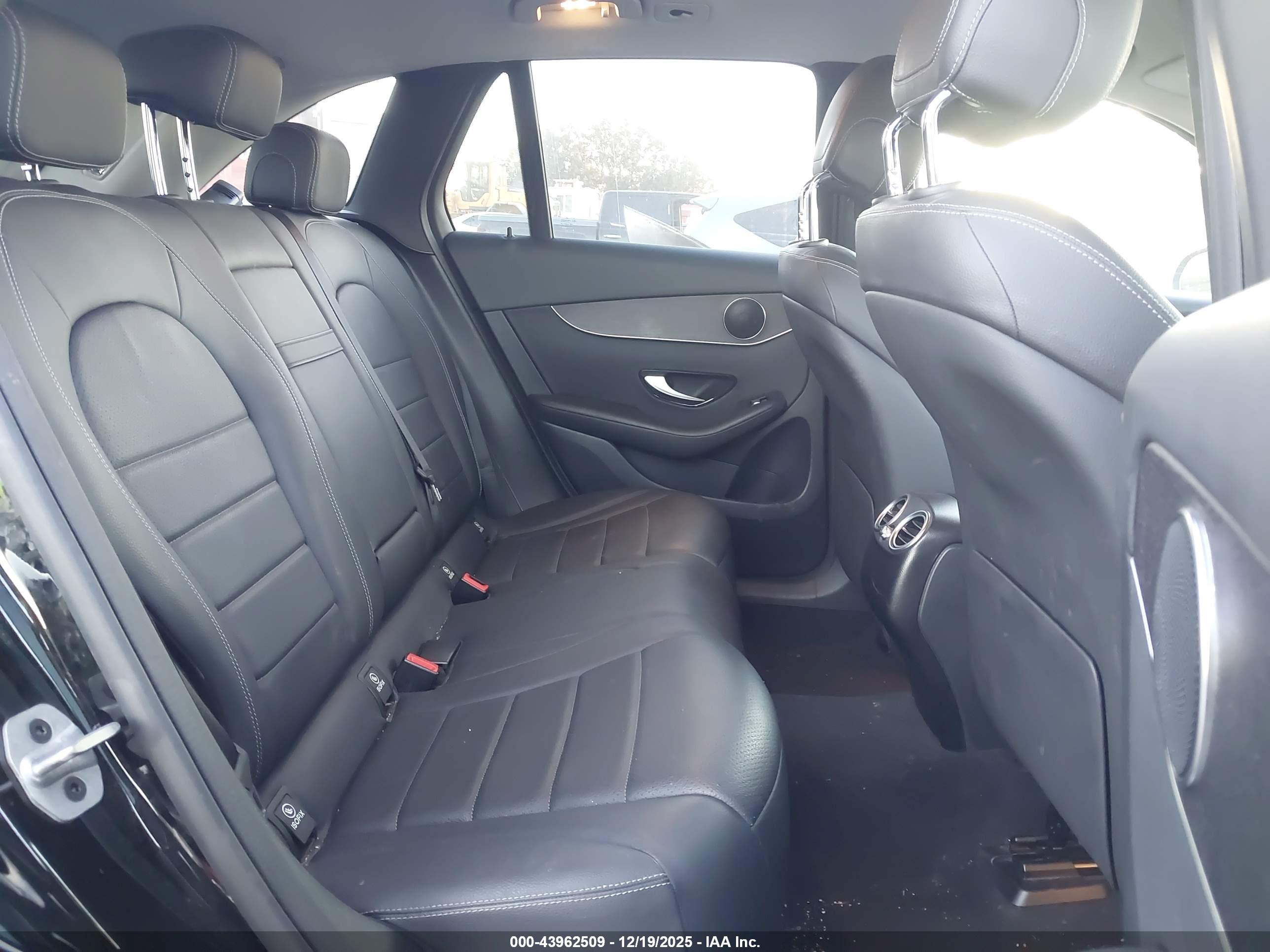 MERCEDES-BENZ GLC image 8