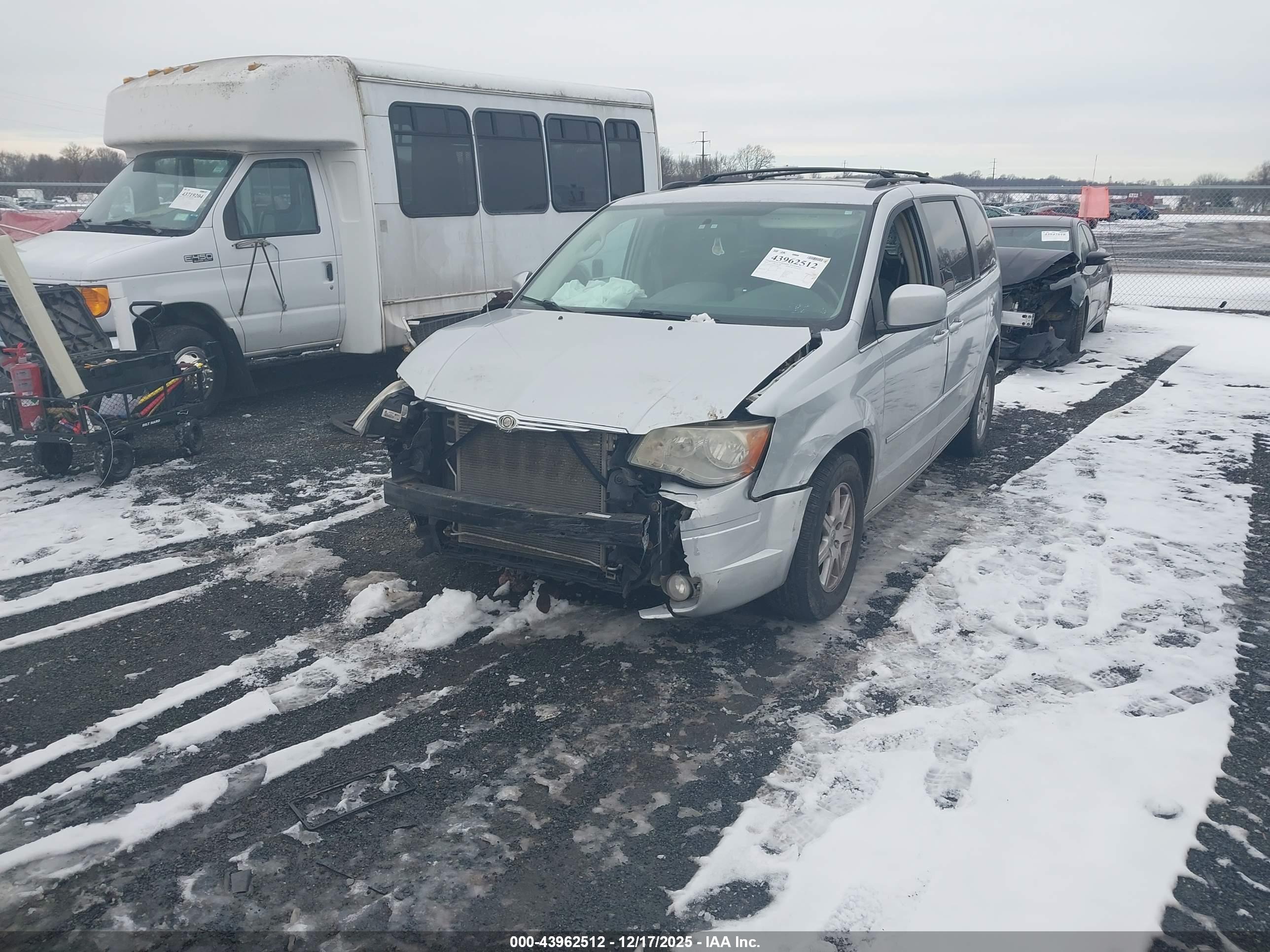 CHRYSLER TOWN image 2