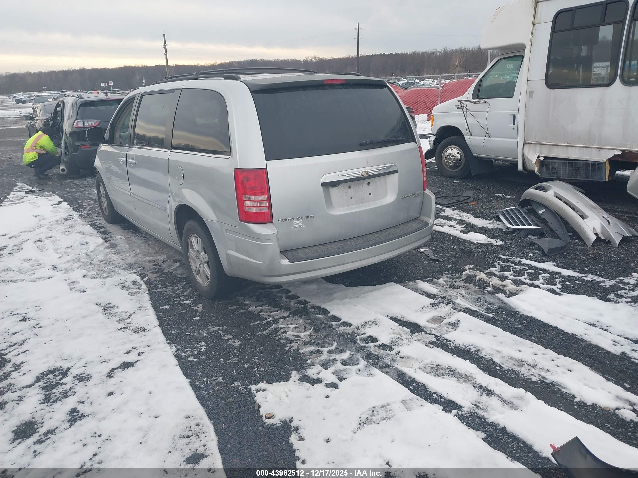 CHRYSLER TOWN image 3