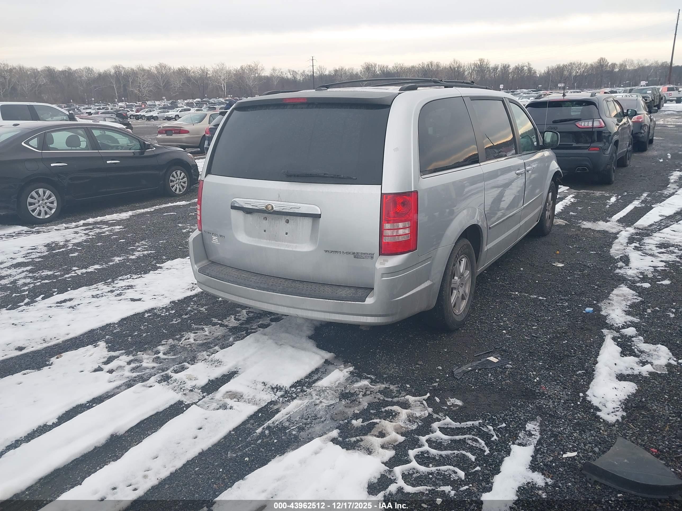 CHRYSLER TOWN image 4