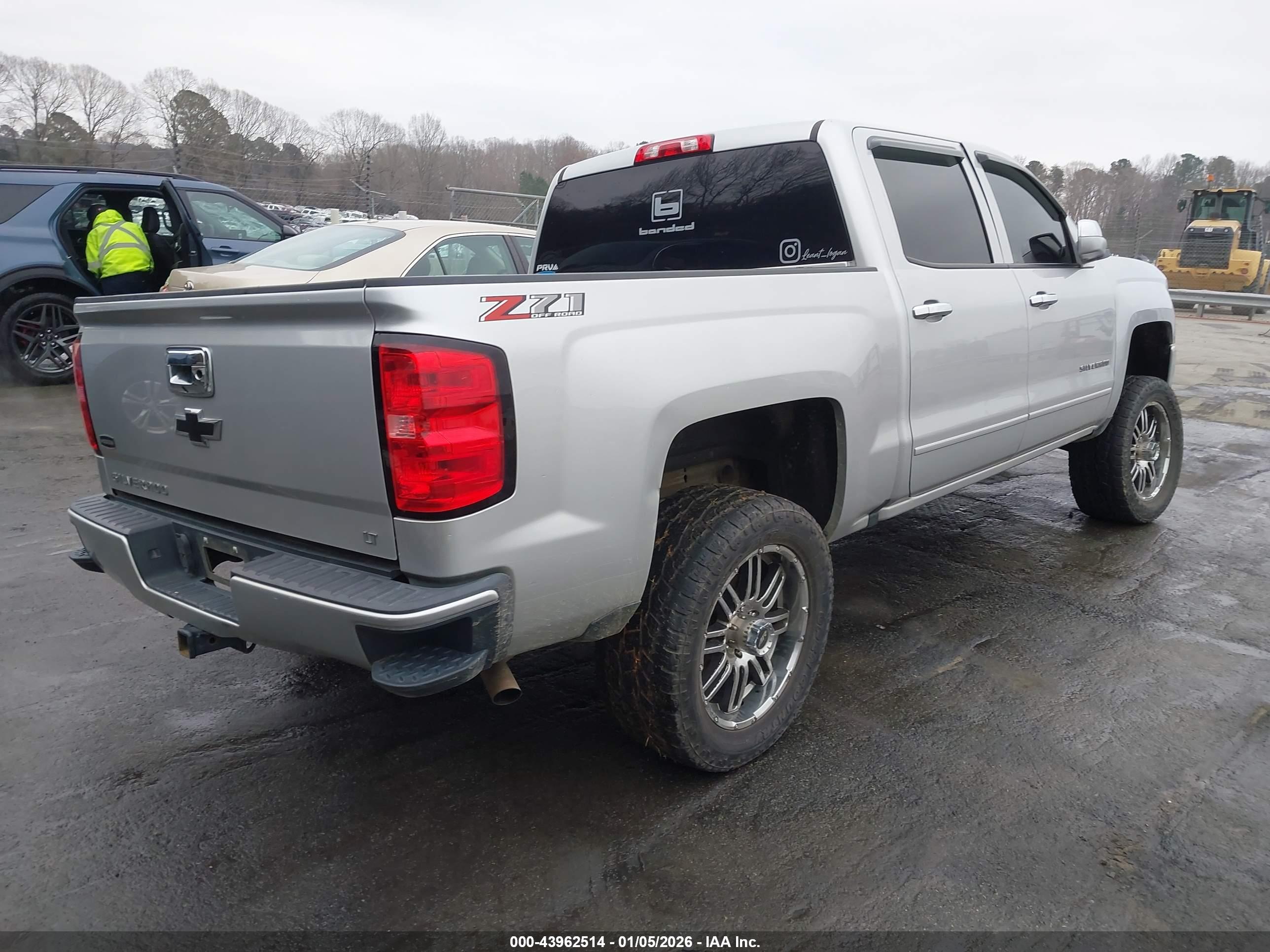 CHEVROLET SILVERADO image 4