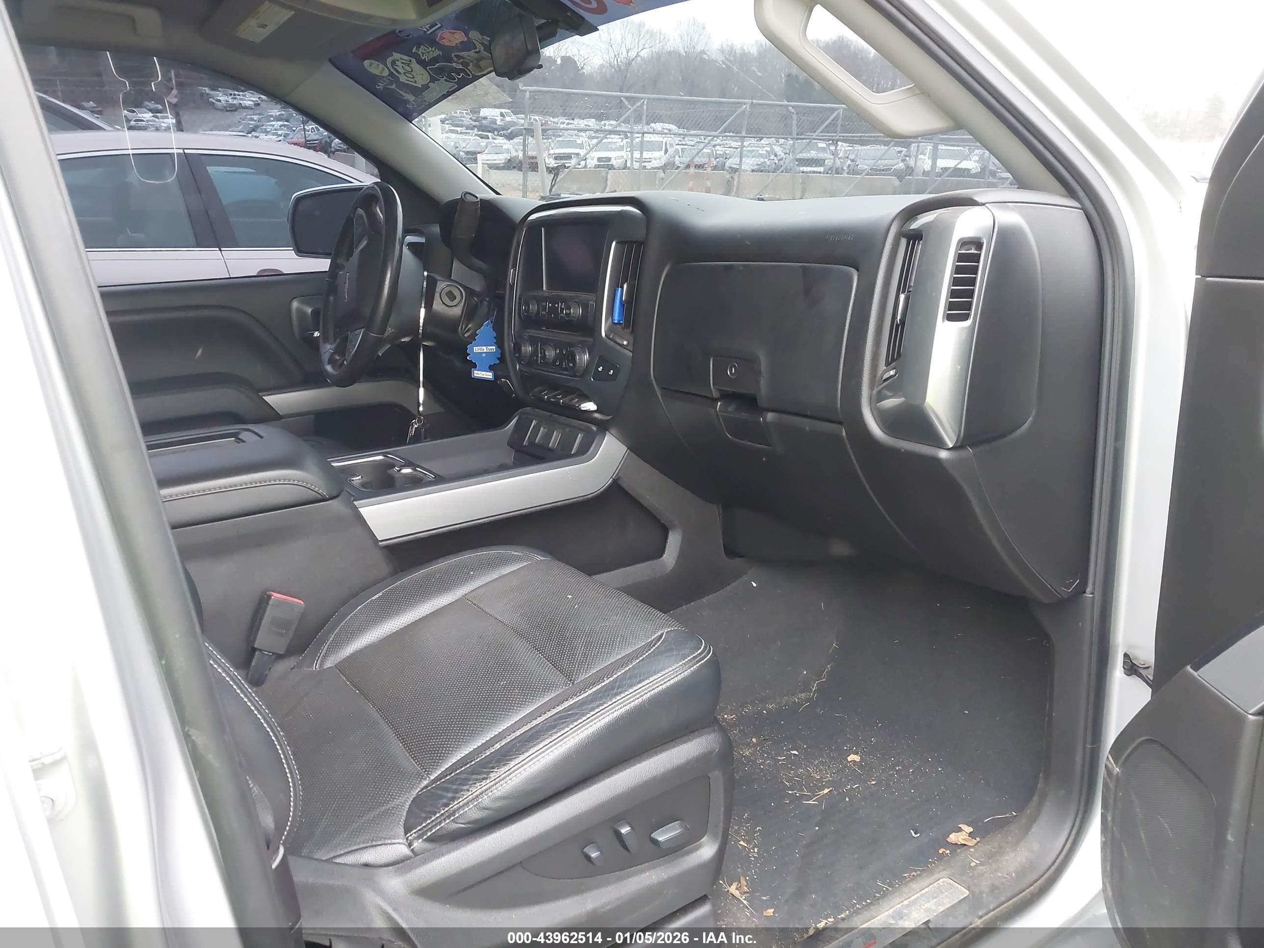CHEVROLET SILVERADO image 5