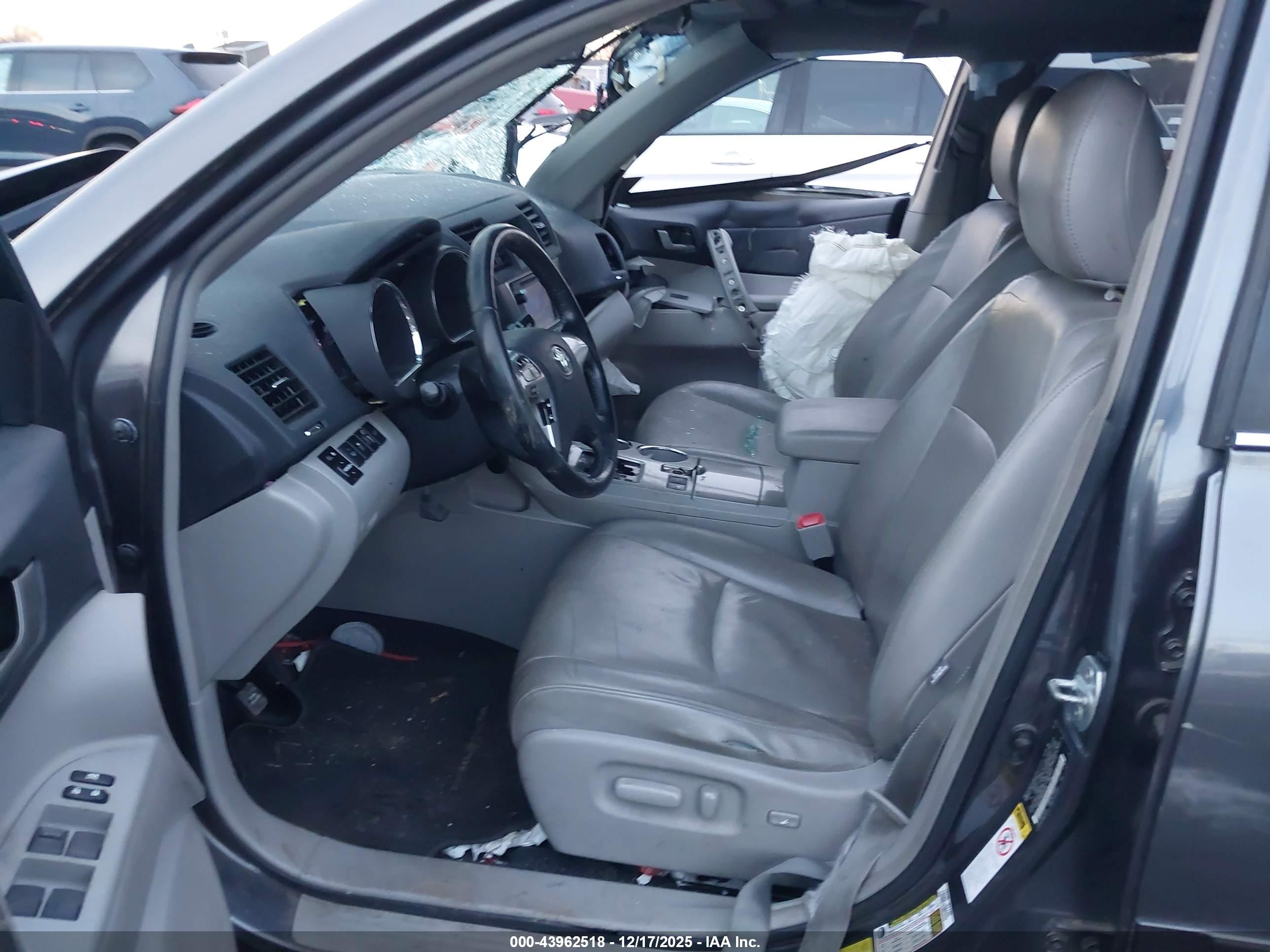 TOYOTA HIGHLANDER image 5