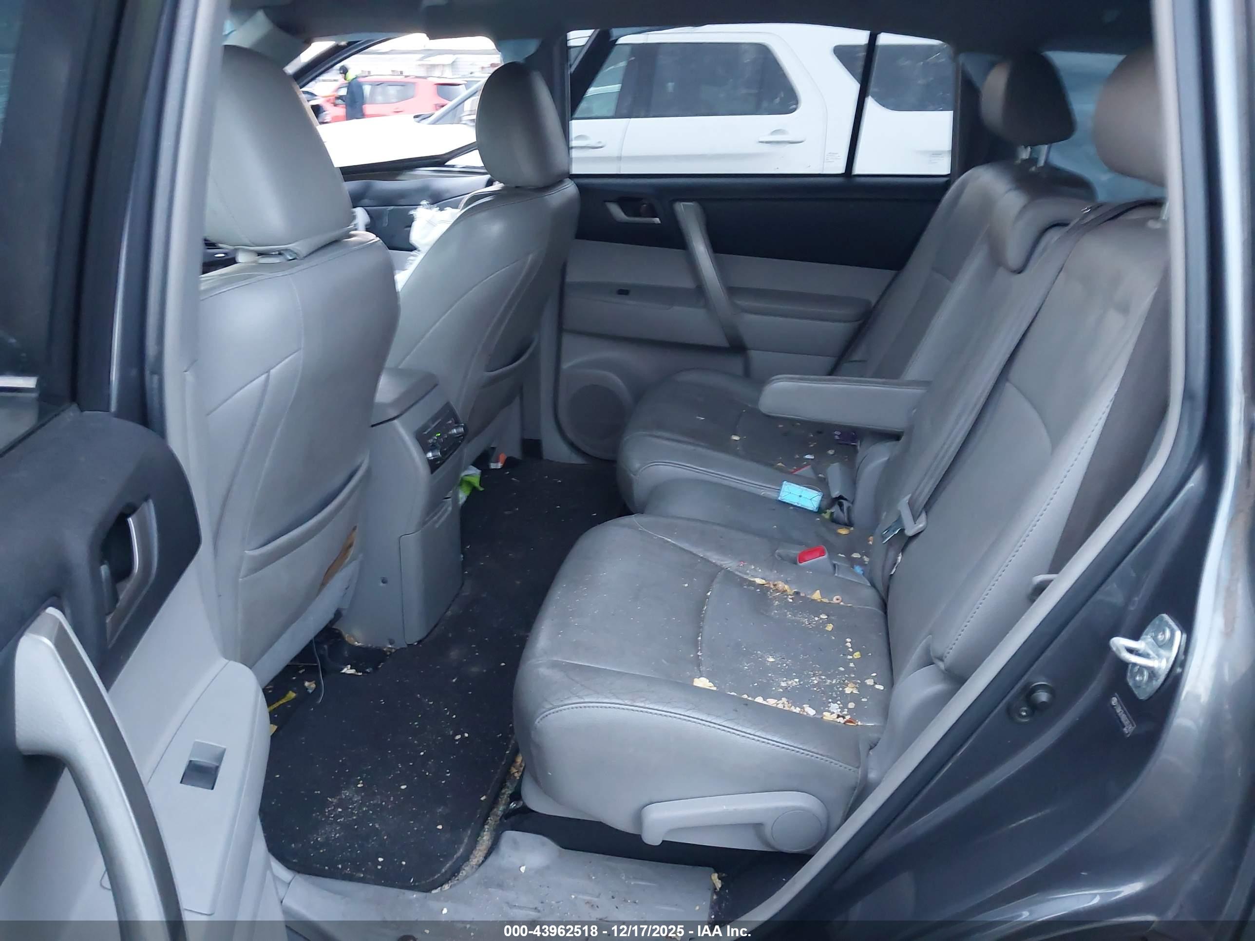 TOYOTA HIGHLANDER image 8
