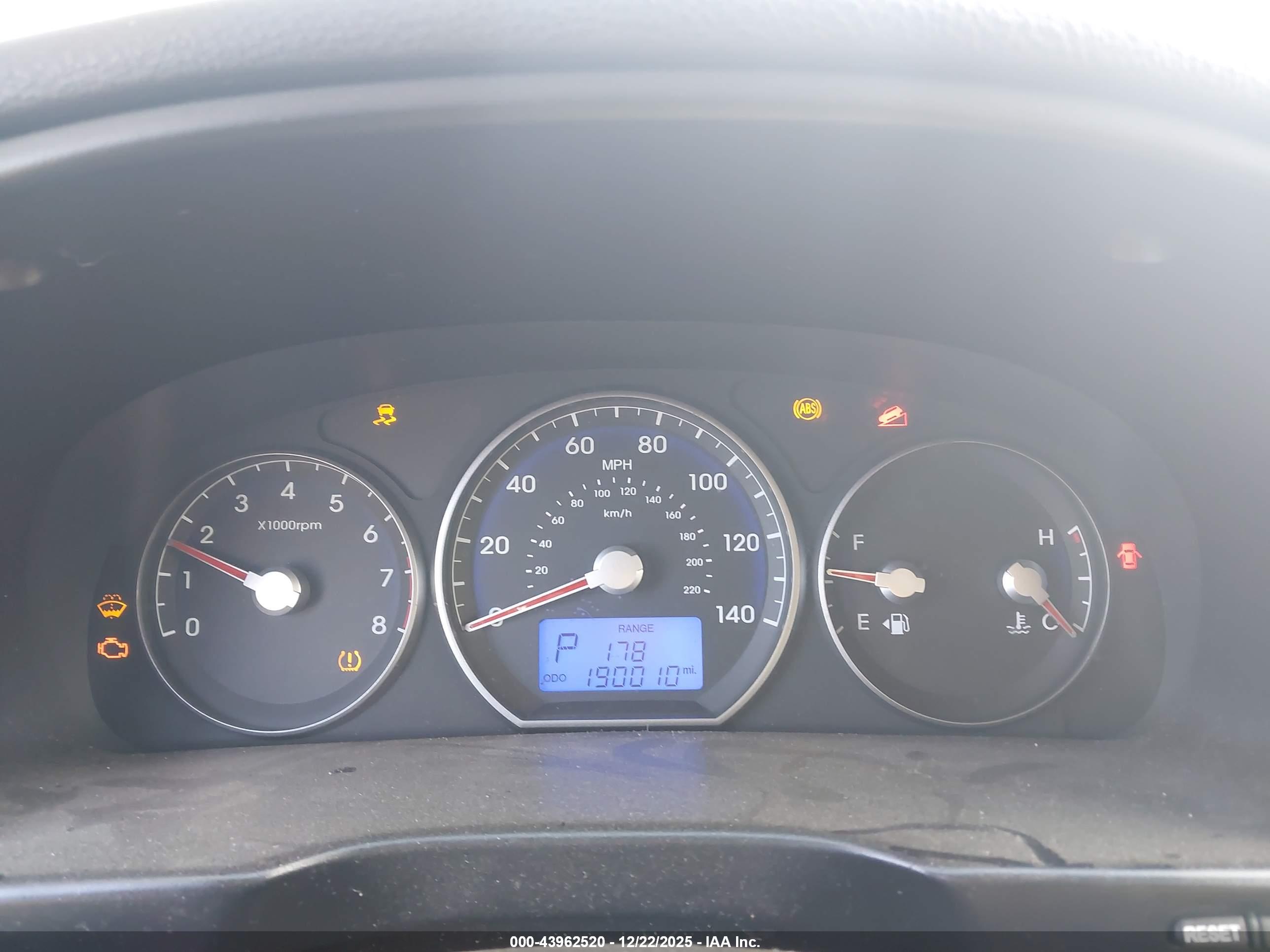 HYUNDAI SANTA image 7