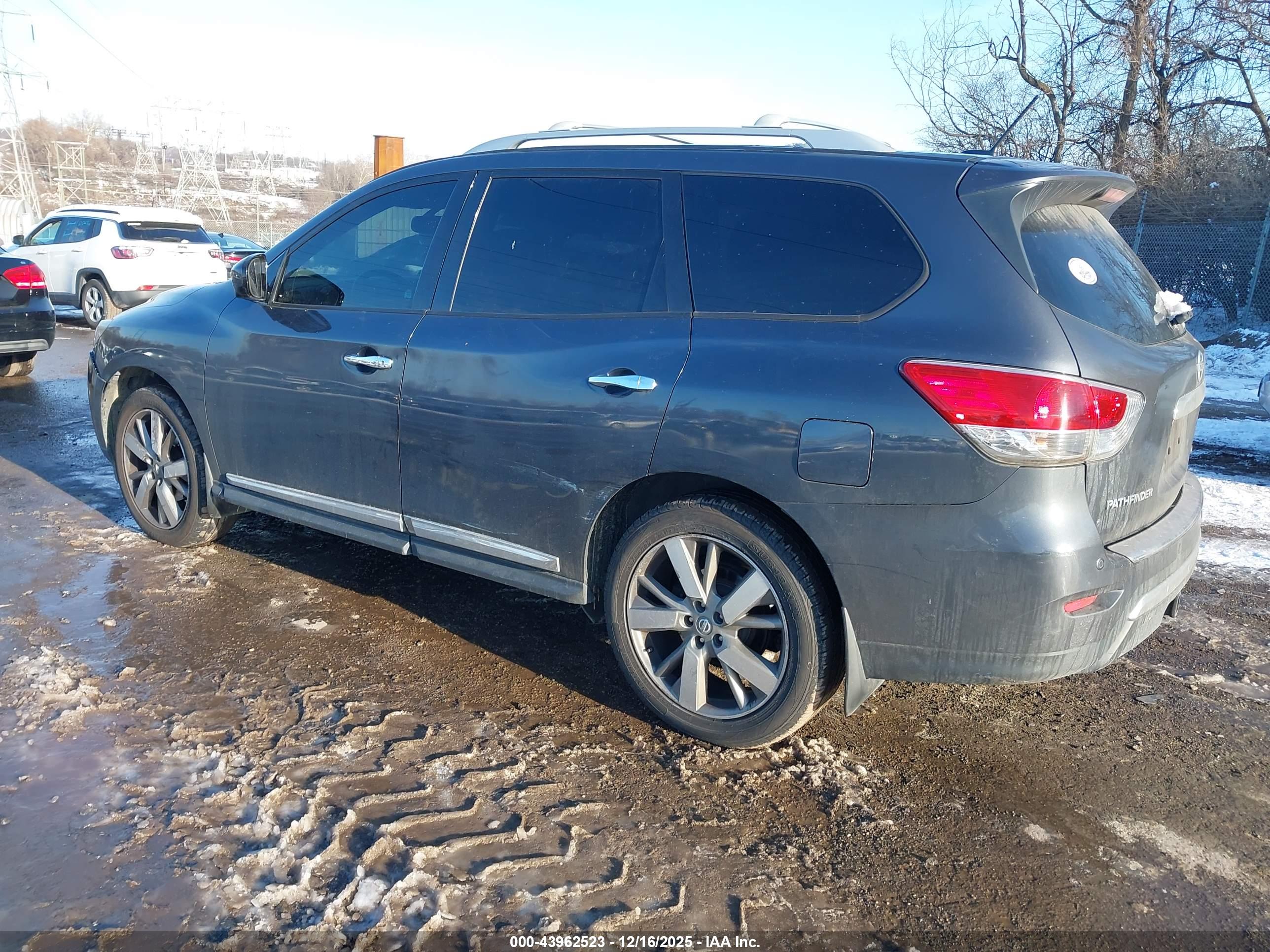 NISSAN PATHFINDER image 3