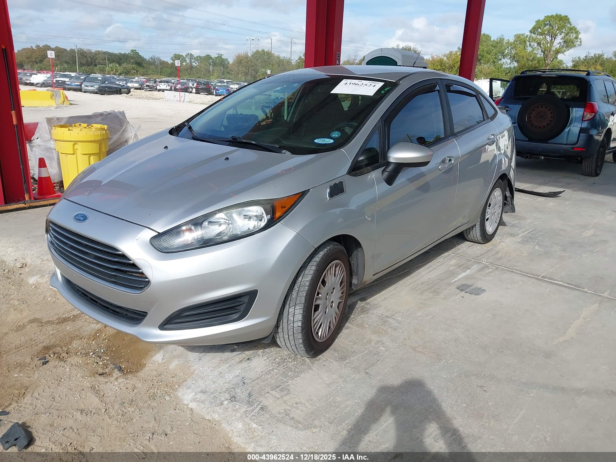 FORD FIESTA image 2