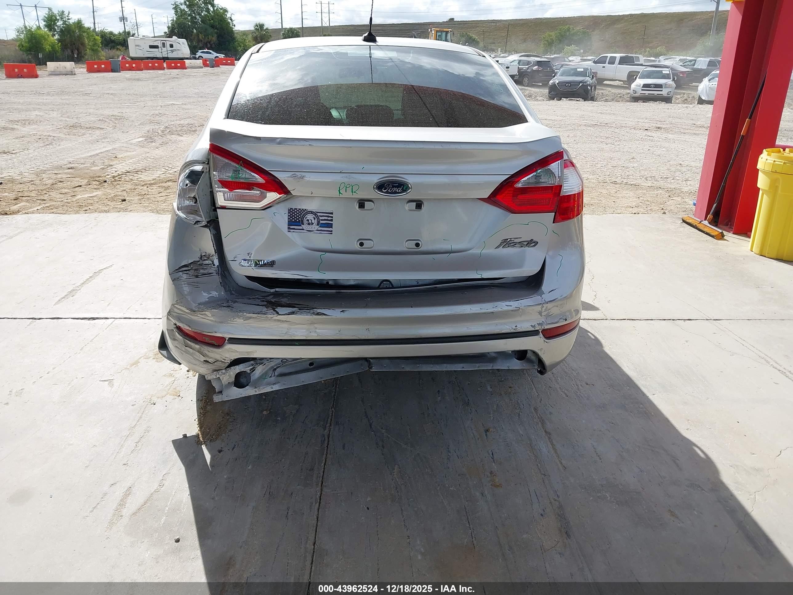 FORD FIESTA image 6