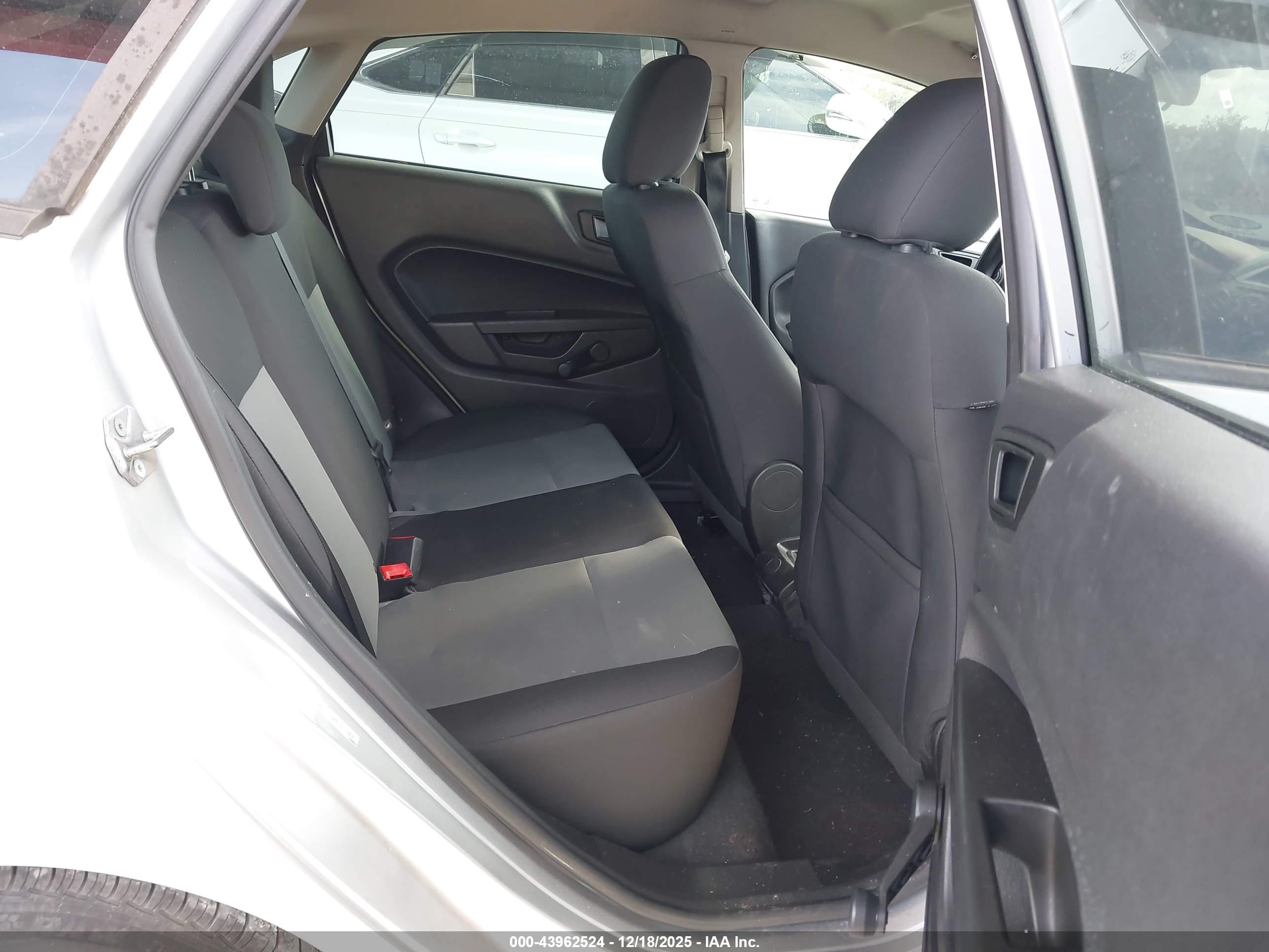 FORD FIESTA image 8