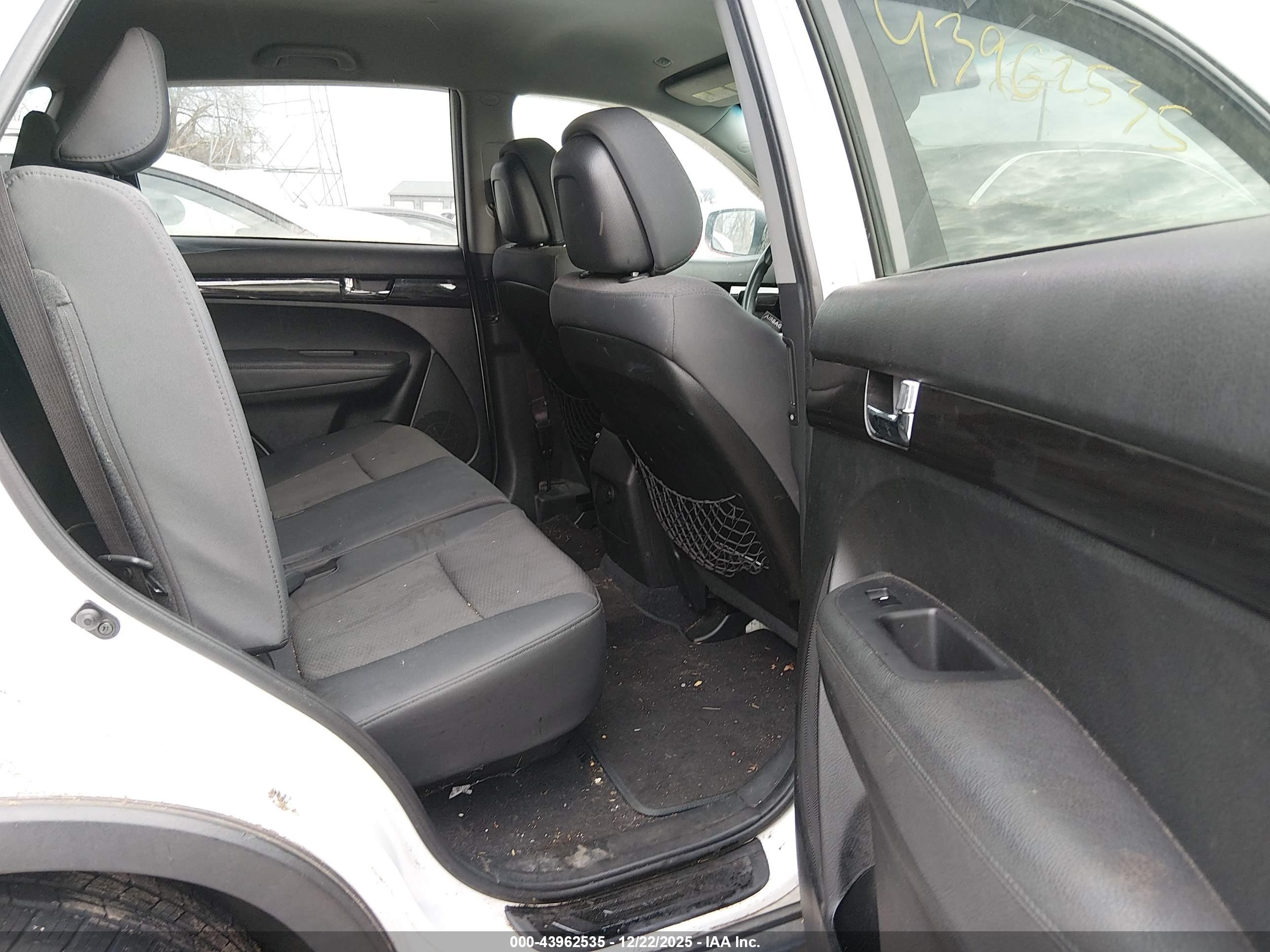 KIA SORENTO image 8