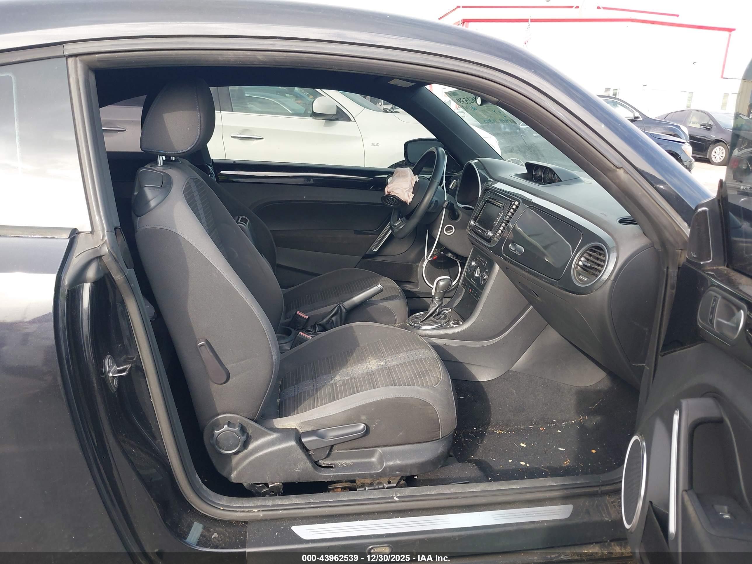 VOLKSWAGEN BEETLE image 5