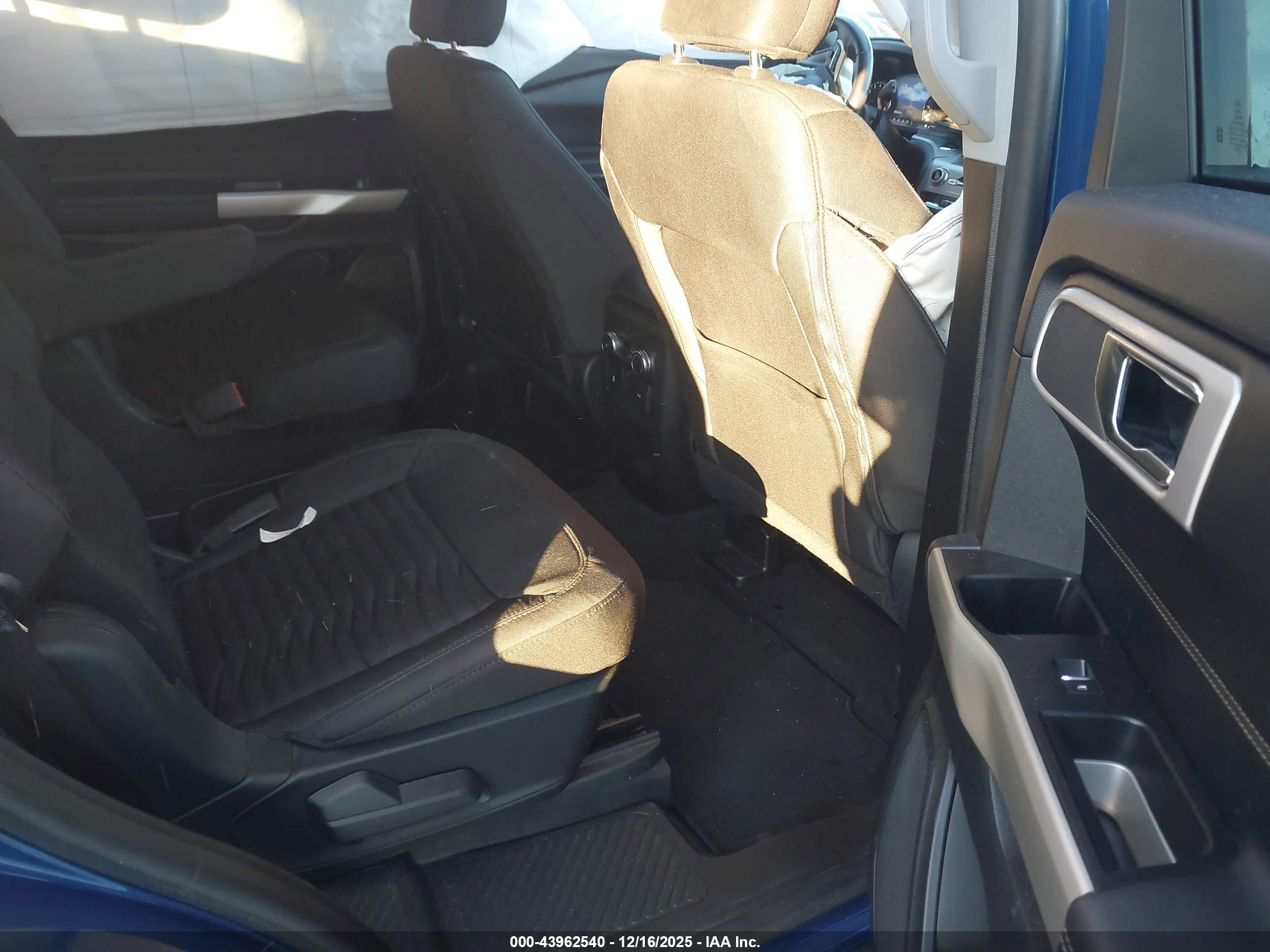 FORD EXPLORER image 8