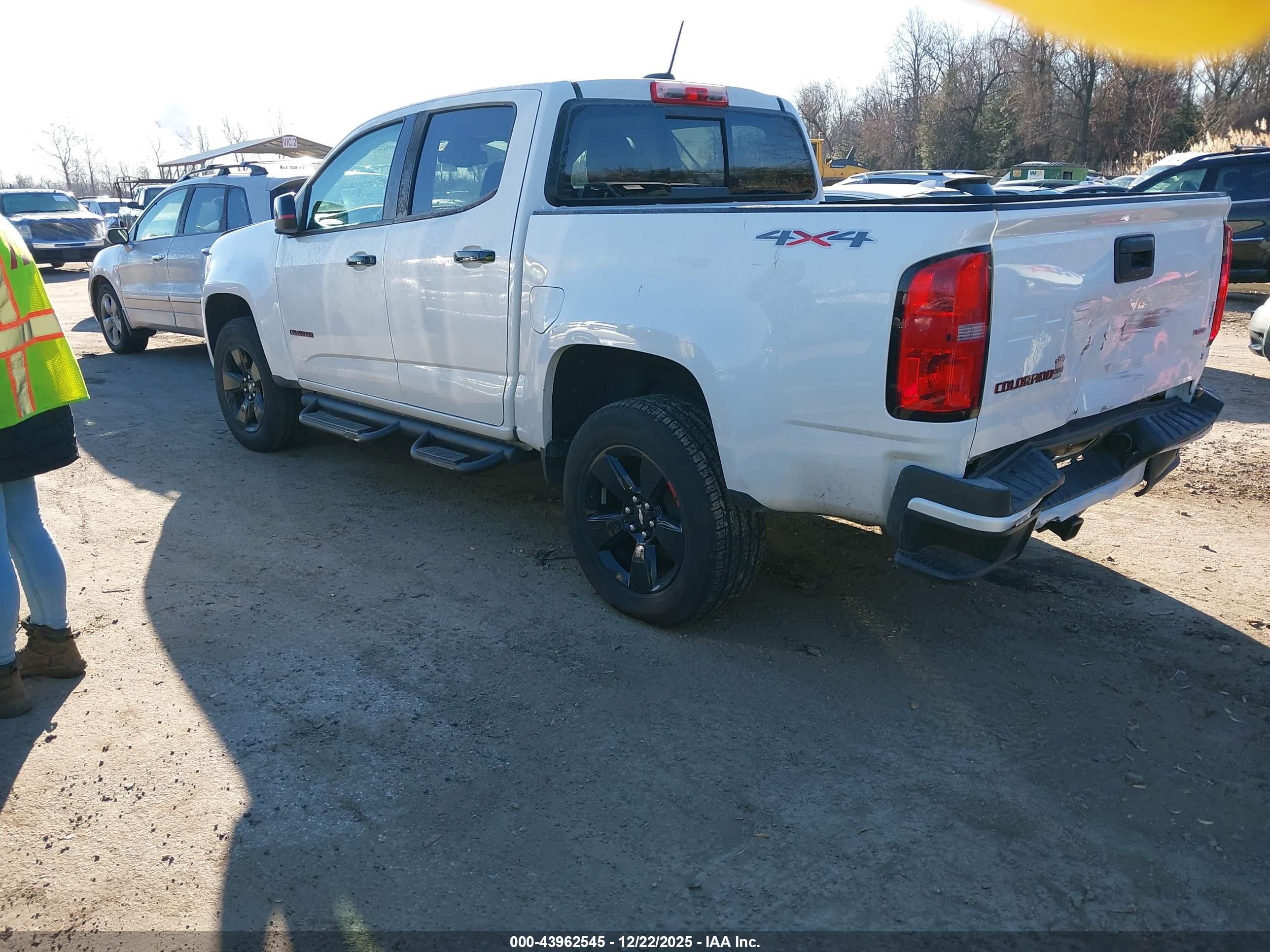 CHEVROLET COLORADO image 3
