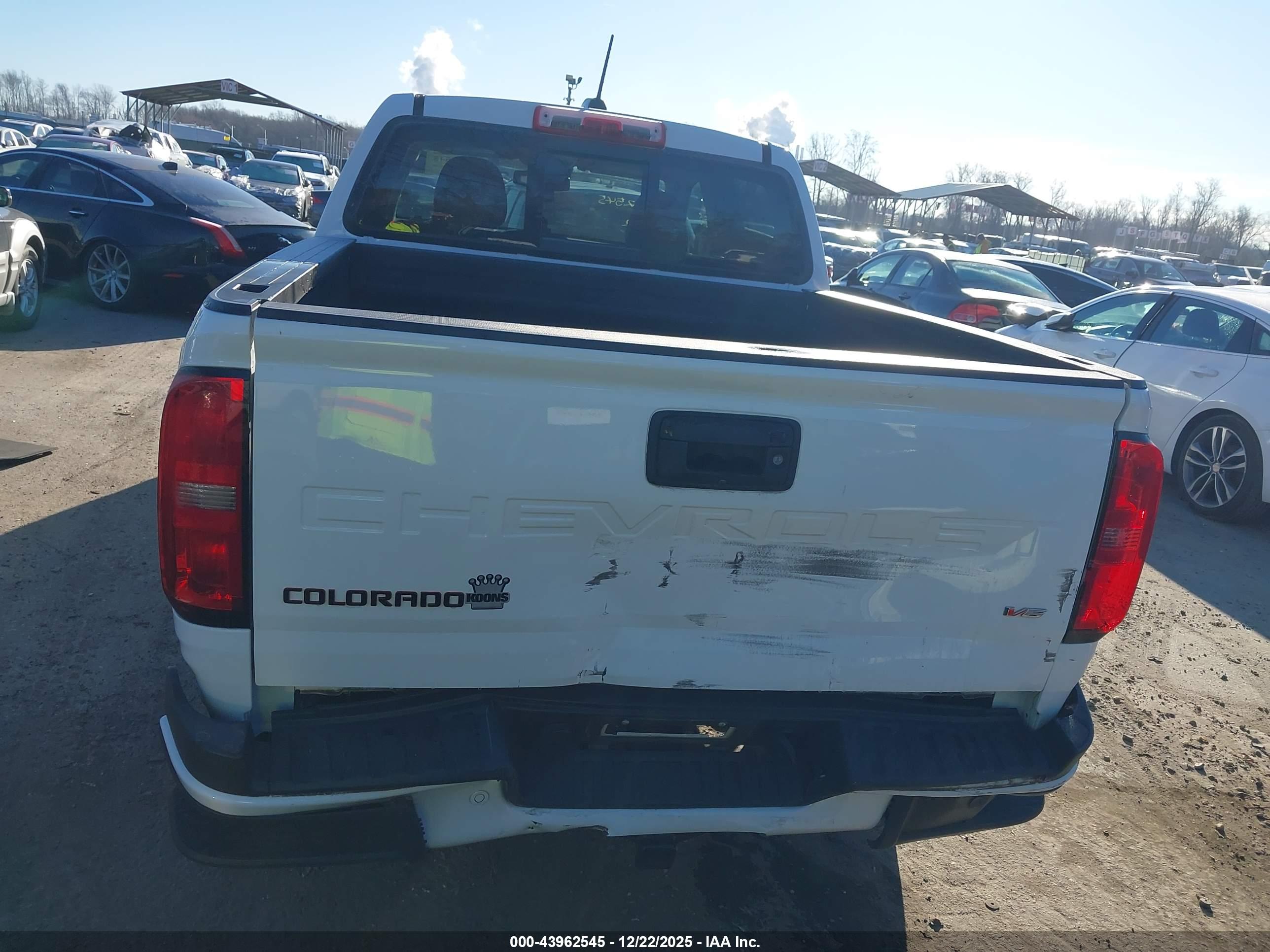CHEVROLET COLORADO image 6