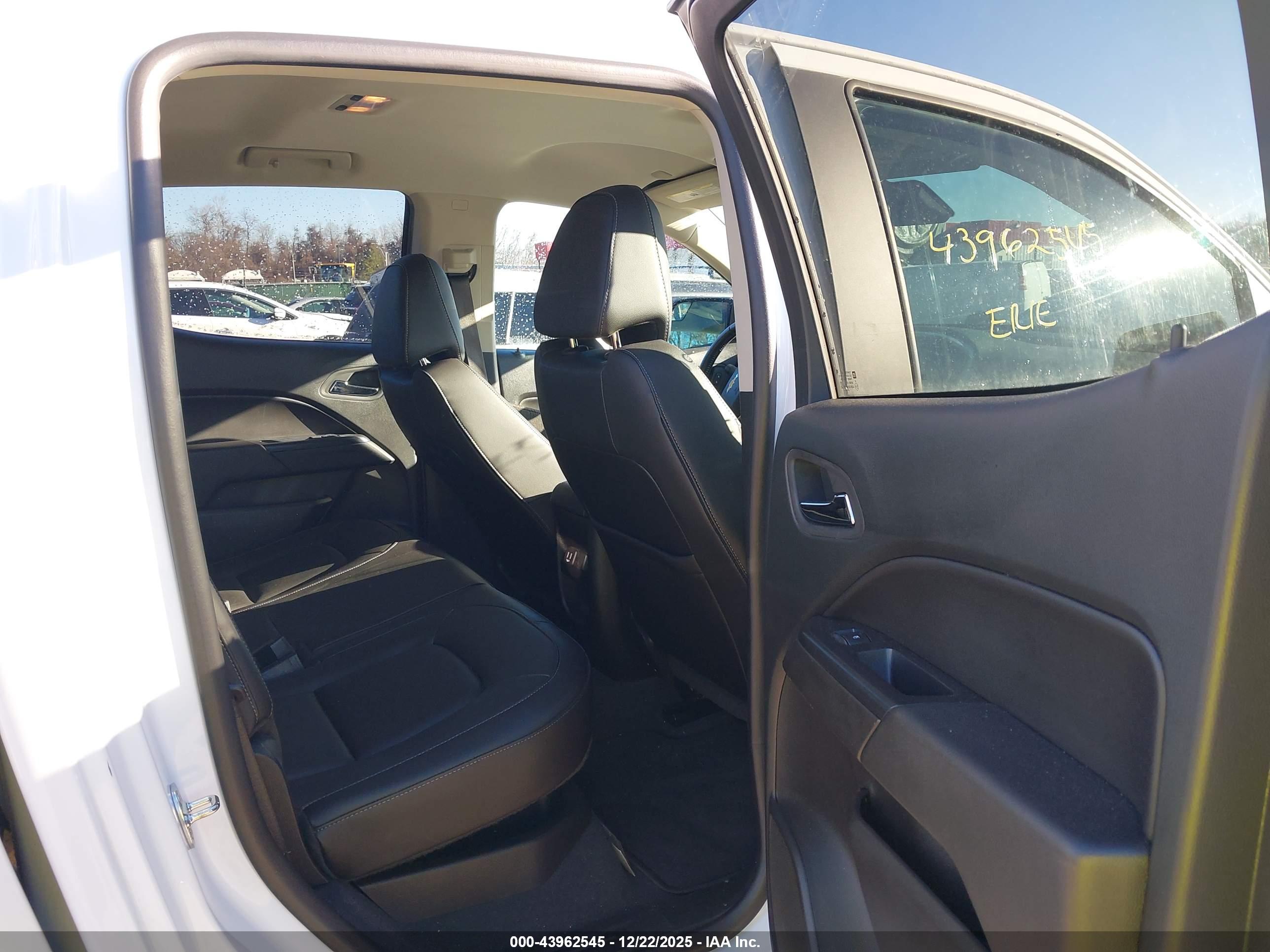 CHEVROLET COLORADO image 8