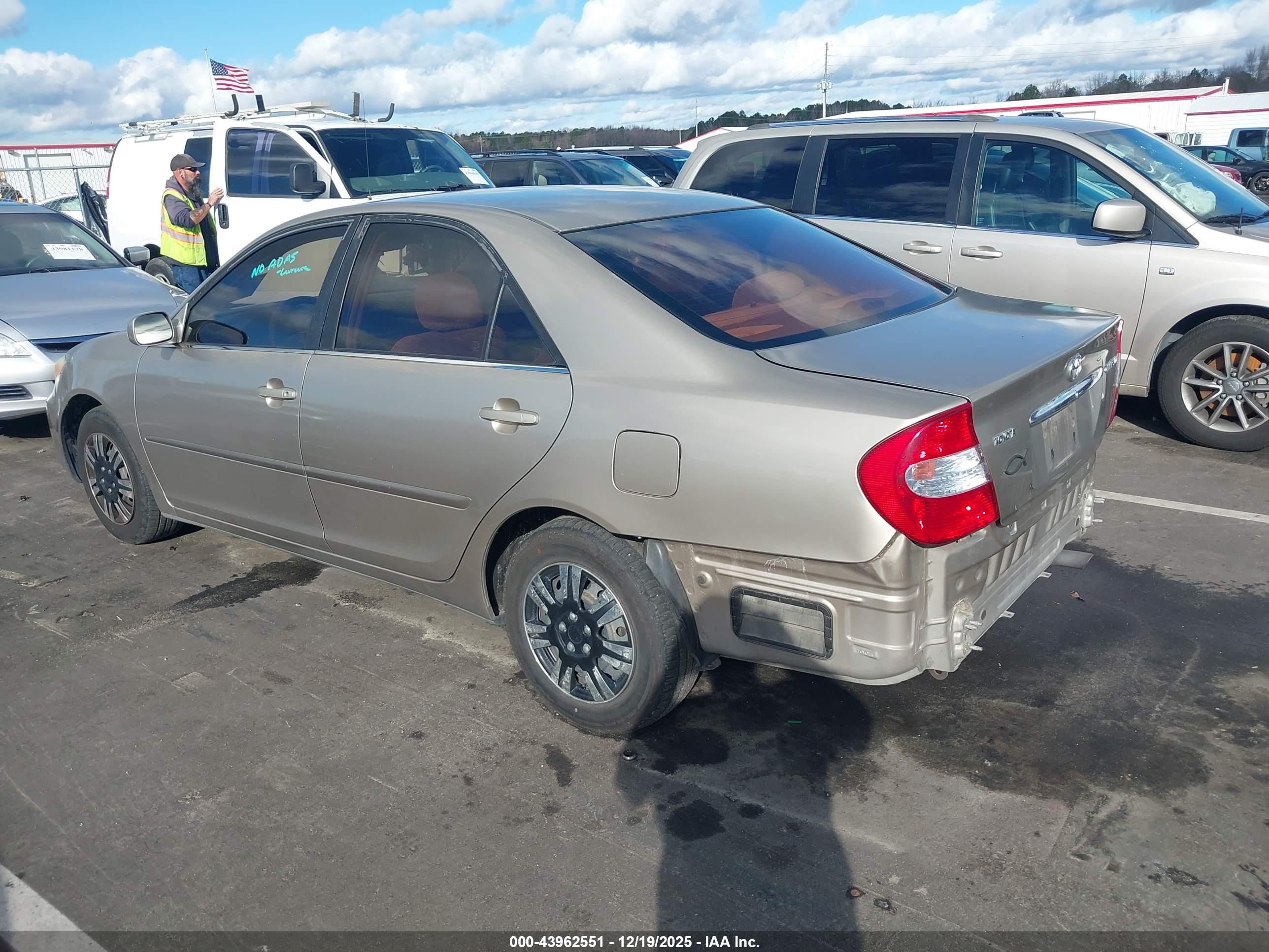 TOYOTA CAMRY image 3