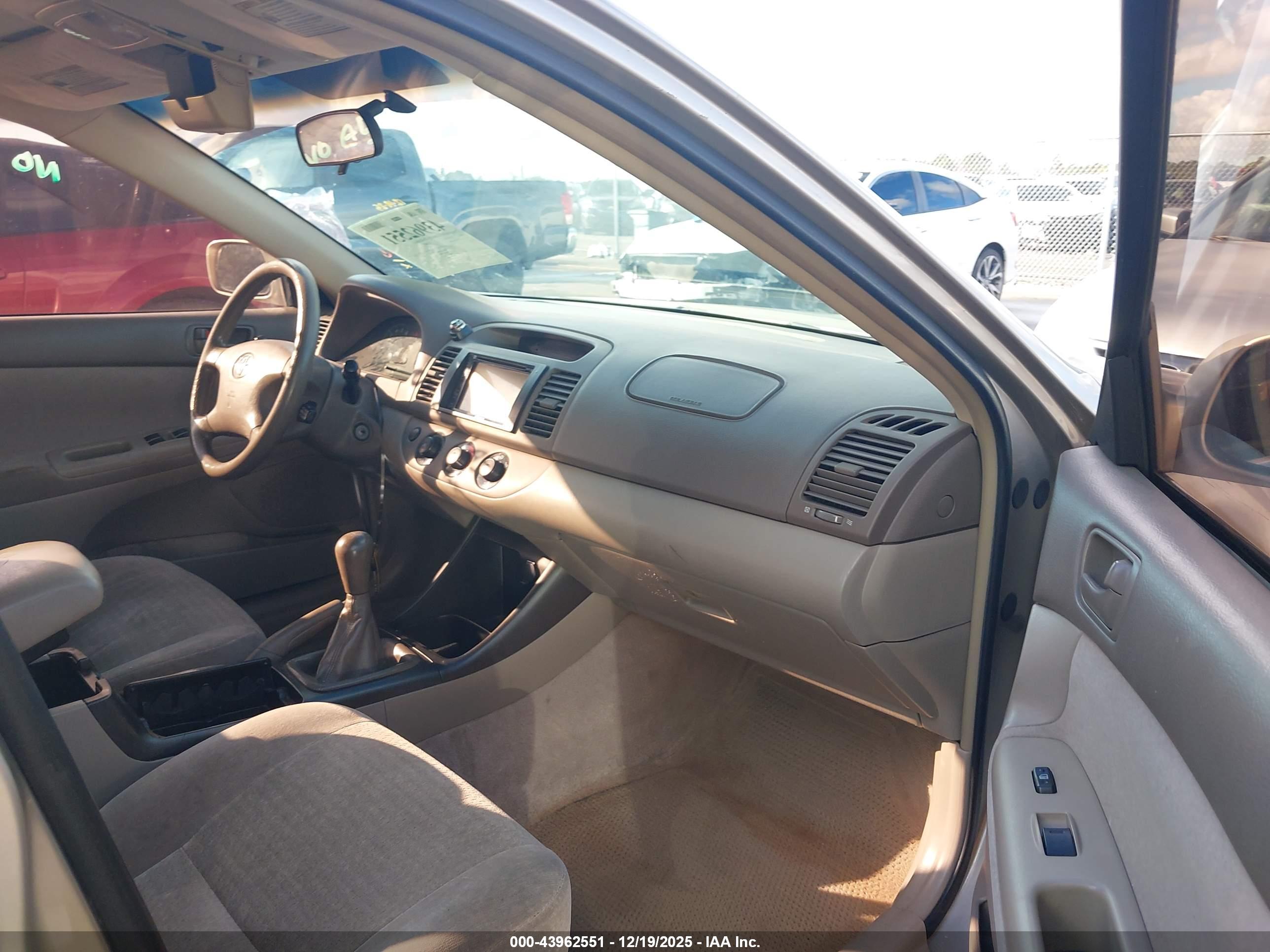 TOYOTA CAMRY image 5