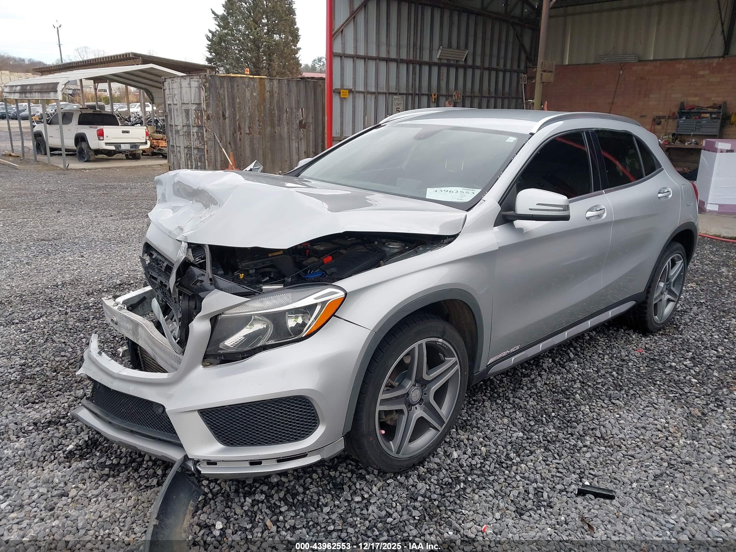 MERCEDES-BENZ GLA image 2