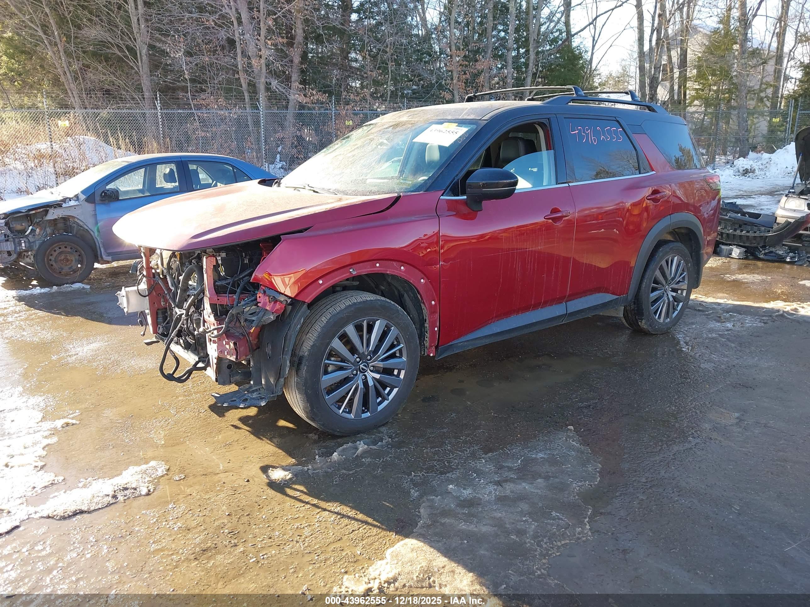 NISSAN PATHFINDER image 2