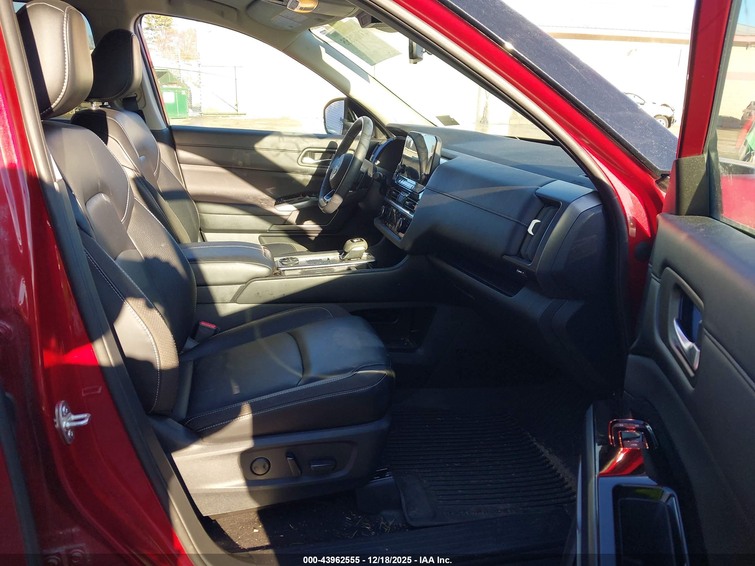 NISSAN PATHFINDER image 5