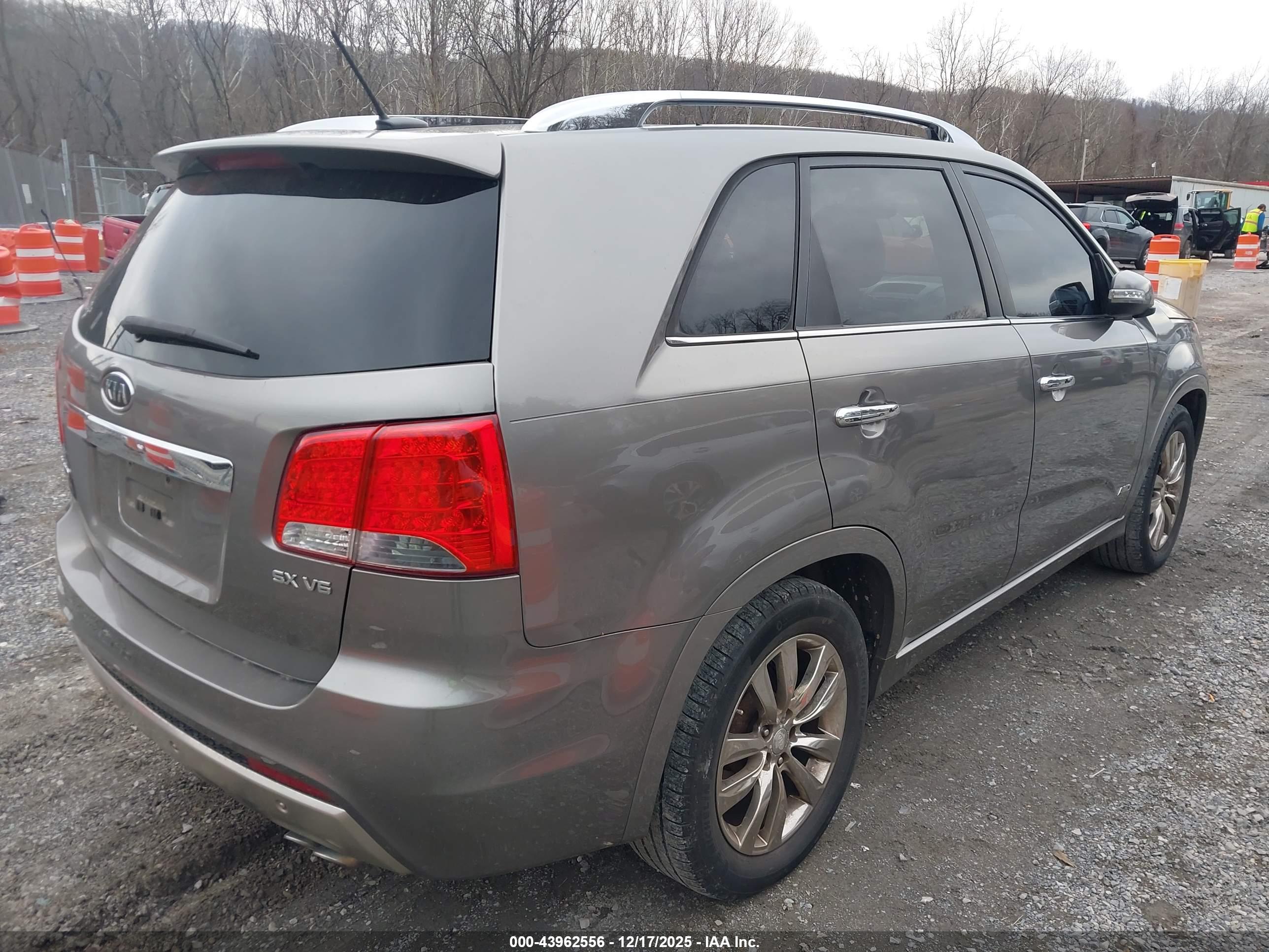 KIA SORENTO image 4