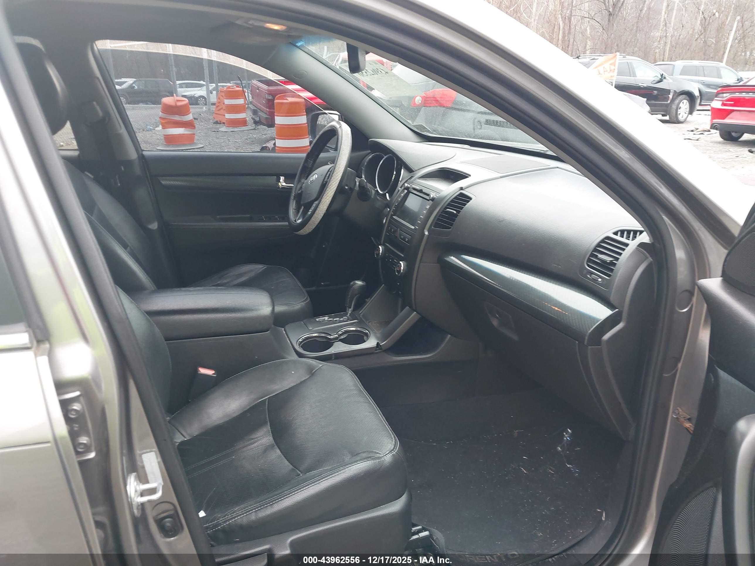 KIA SORENTO image 5