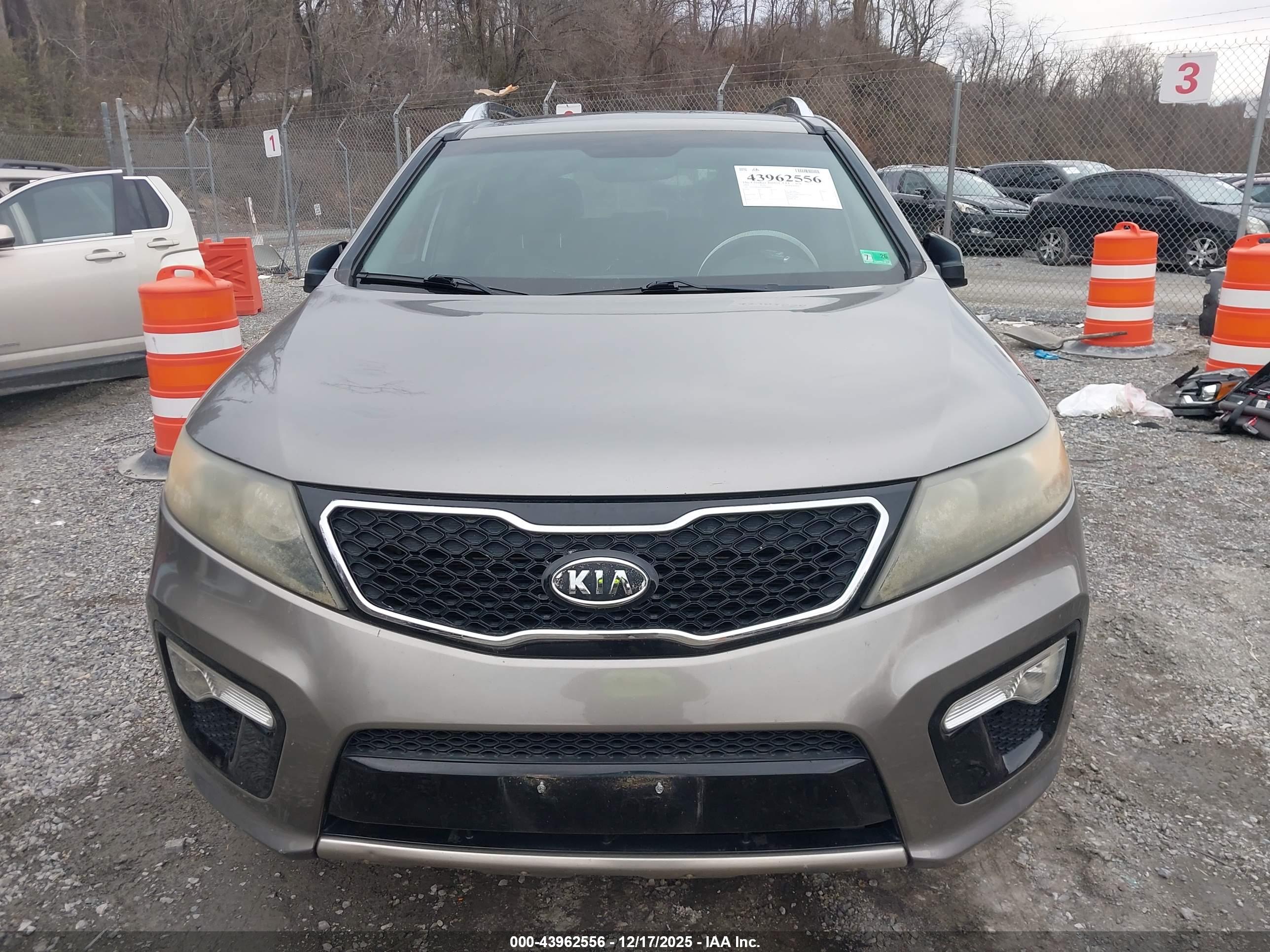 KIA SORENTO image 6
