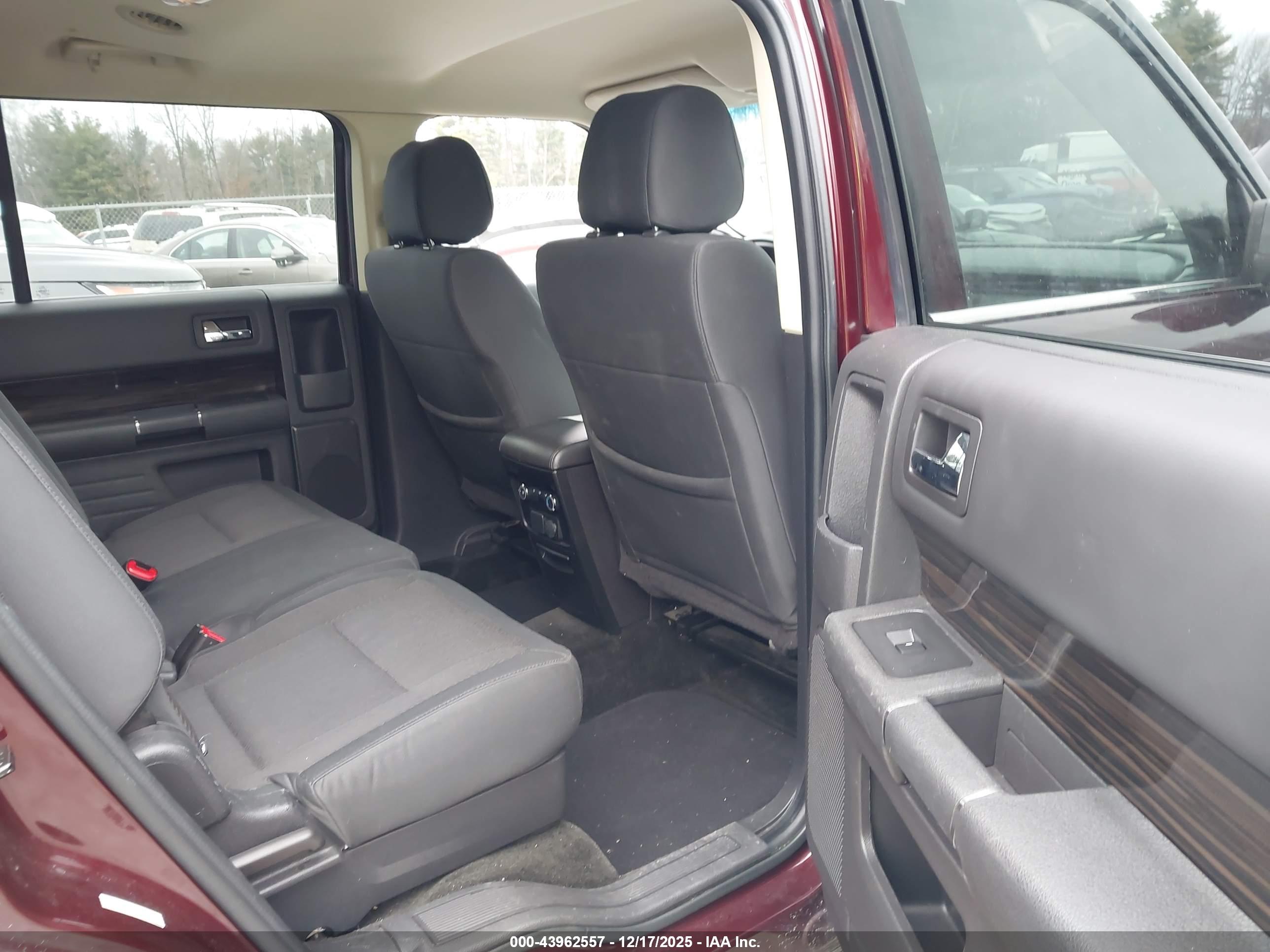 FORD FLEX image 8