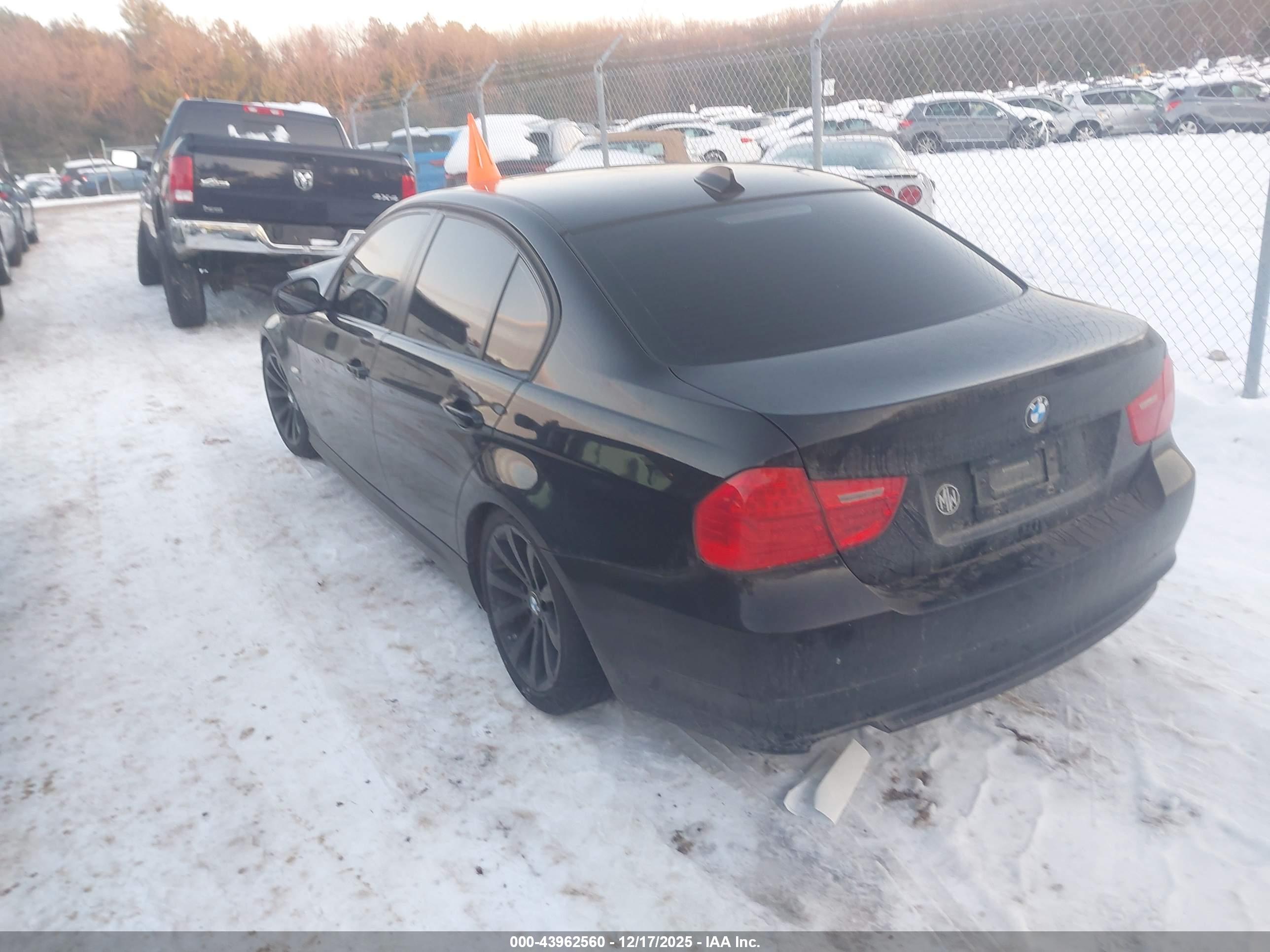 BMW 328I image 3